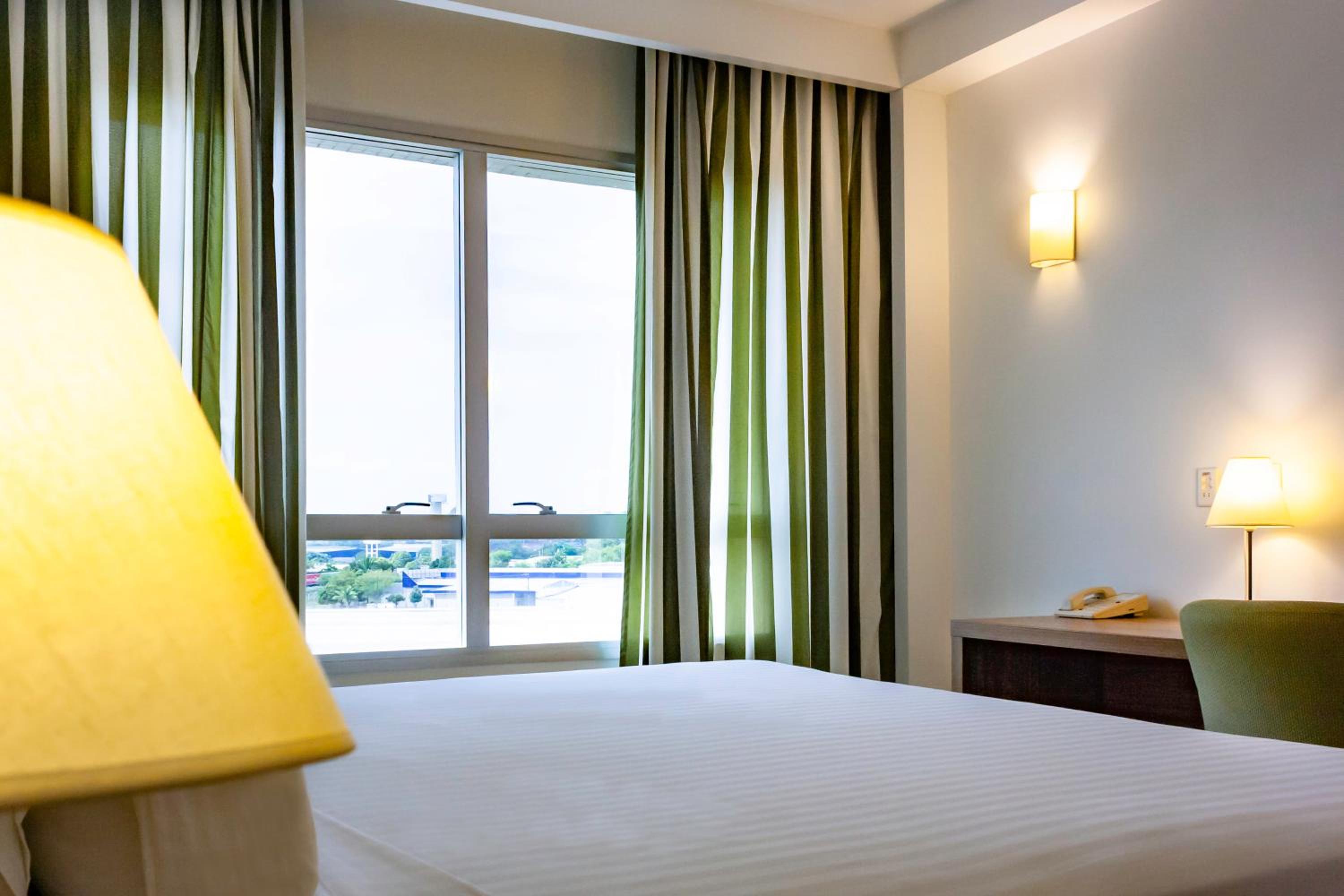 Standard King Room - Photo 7