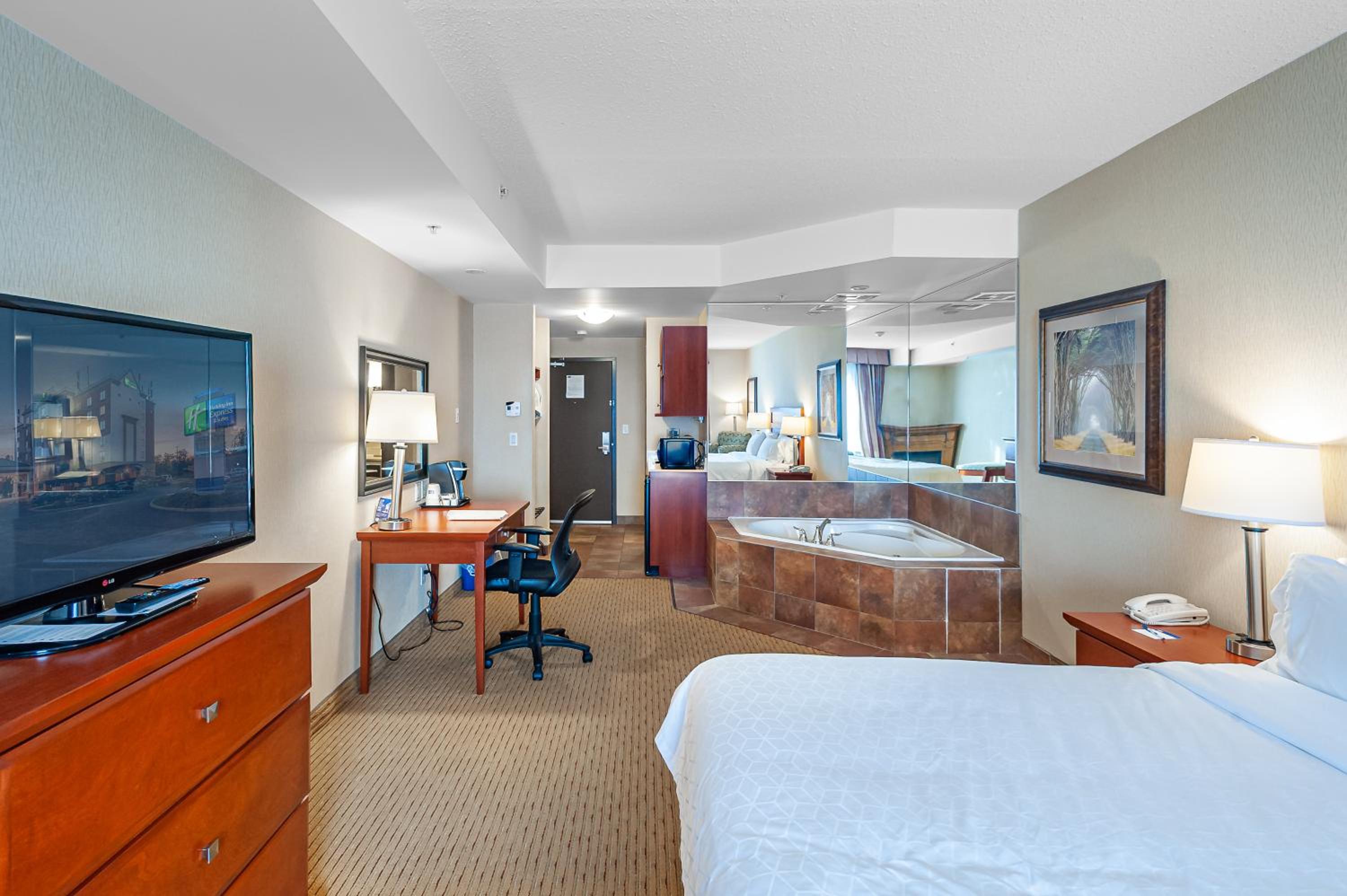 King Suite - Photo 3