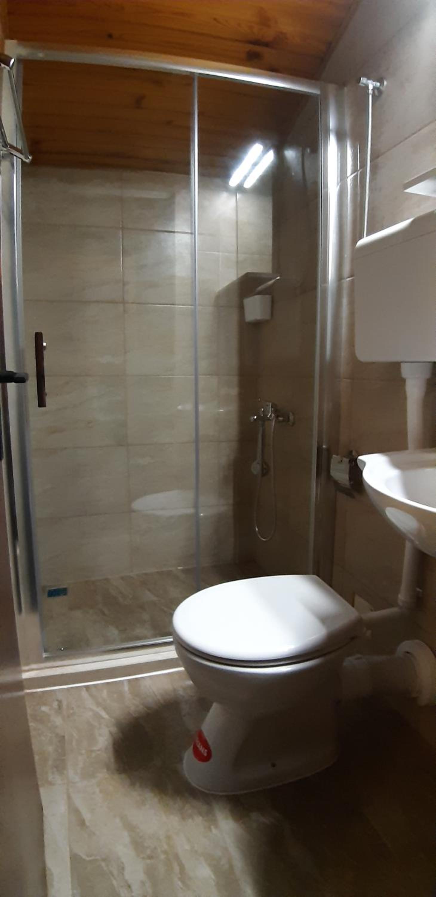 Twin Room - Photo 3