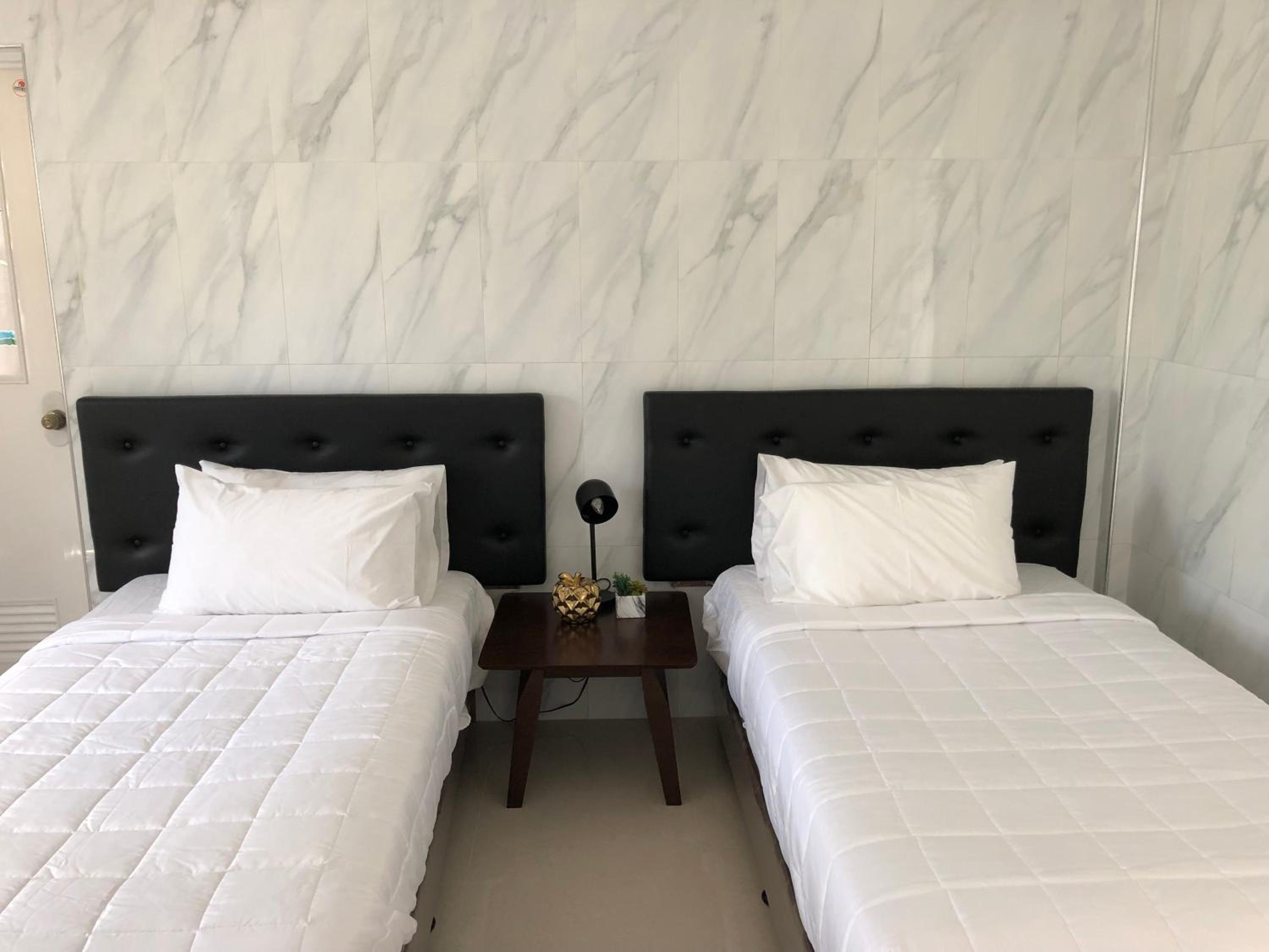Budget Double Room - Photo 6