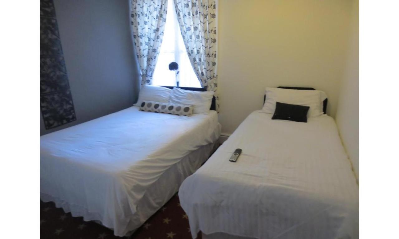 Triple Room with Private Bathroom - Photo 4