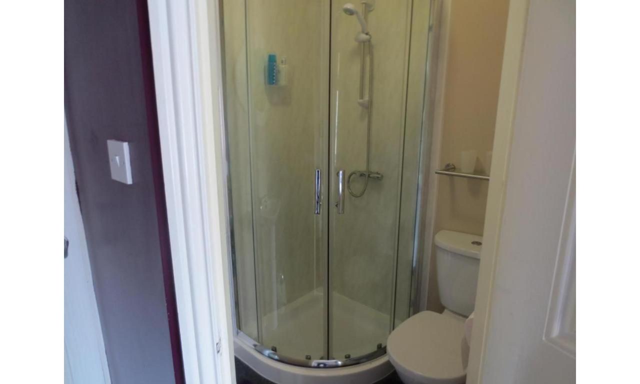 Twin Room with Private Bathroom - Photo 5