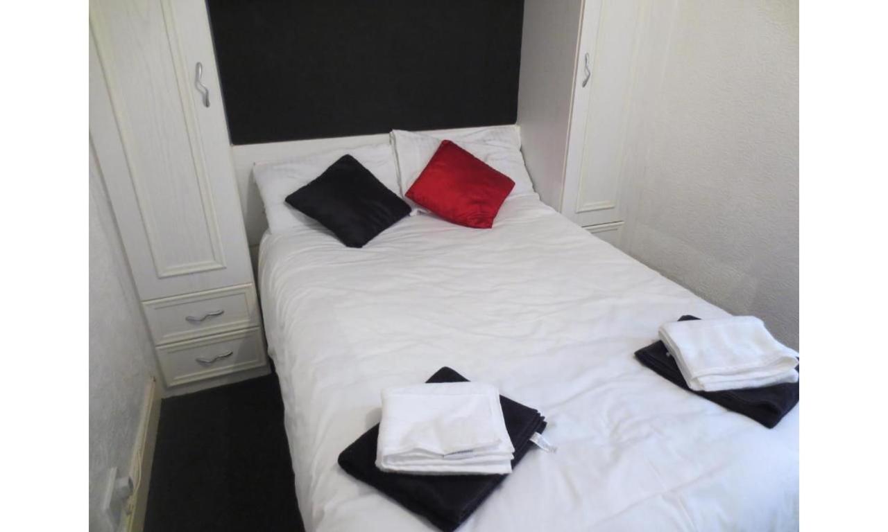 Double Room with Private Bathroom - Photo 6