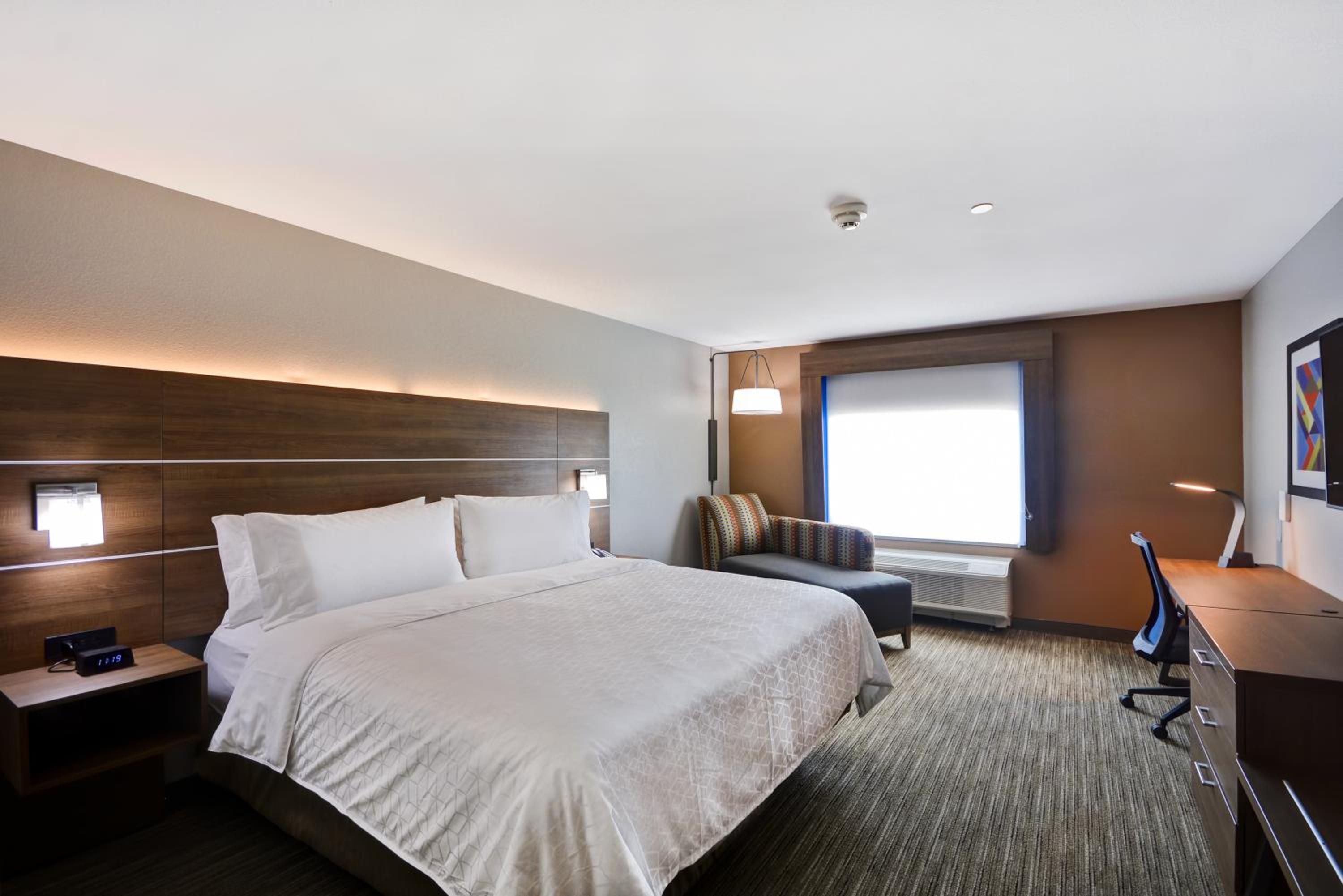 Standard King Room - Photo 2