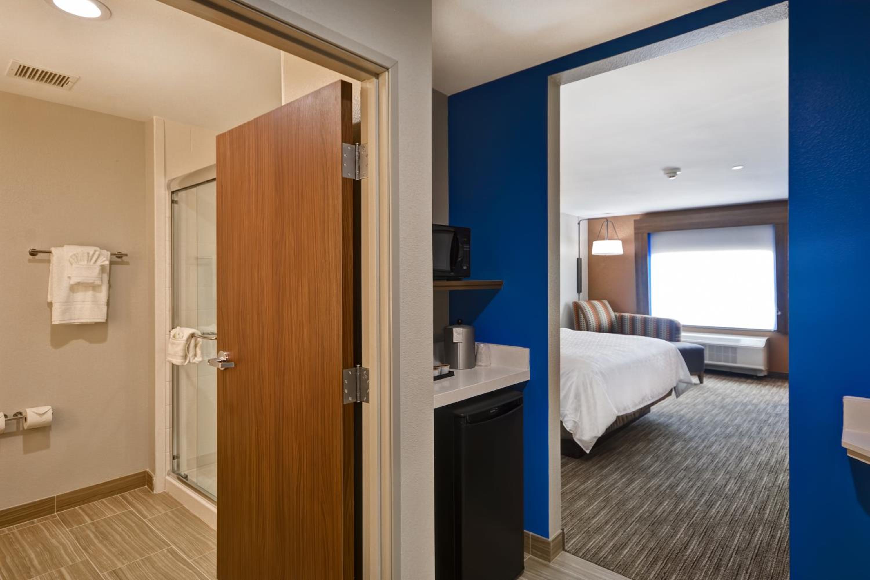 Standard King Room - Photo 3