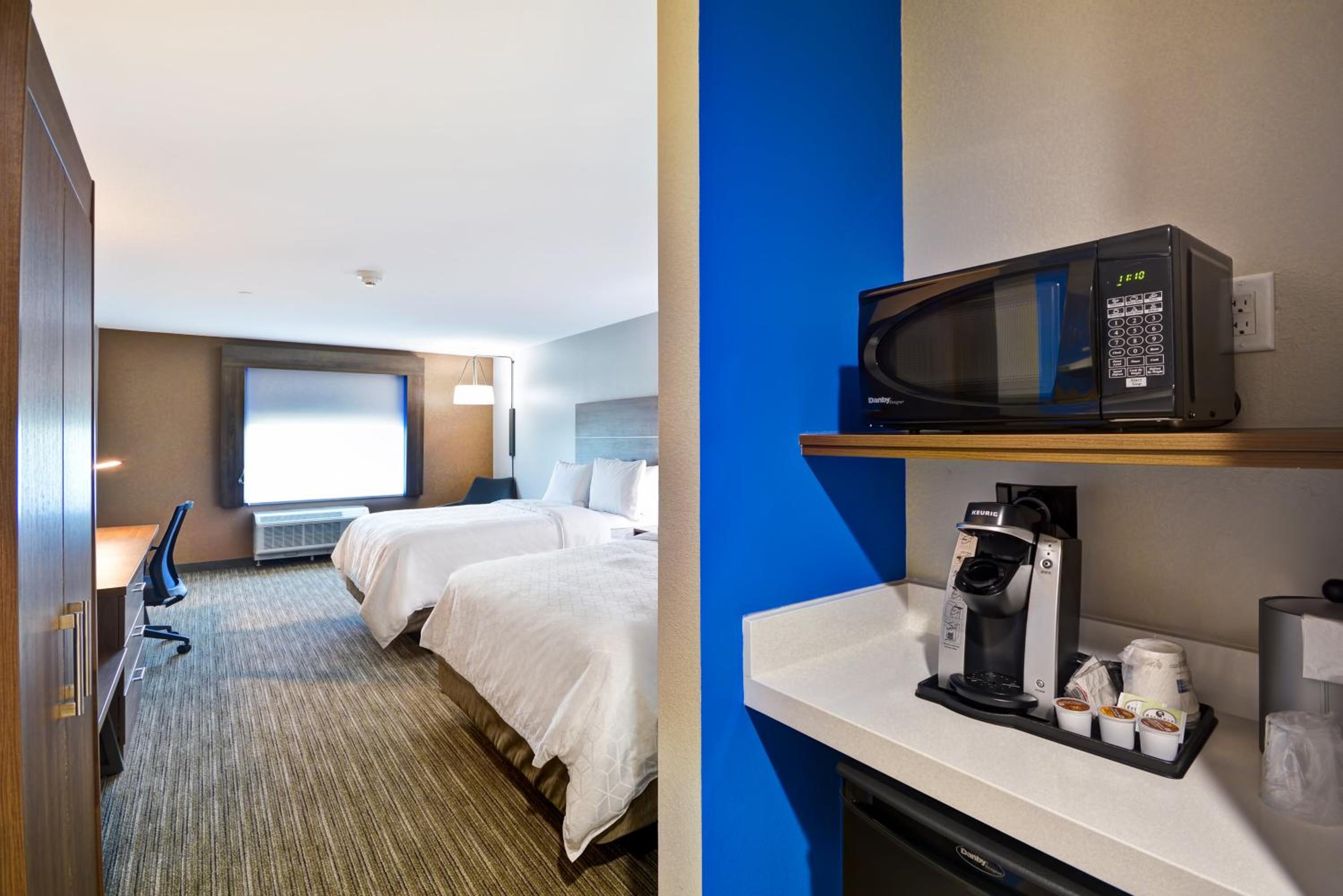 Standard Queen Room with Two Queen Beds - Photo 1