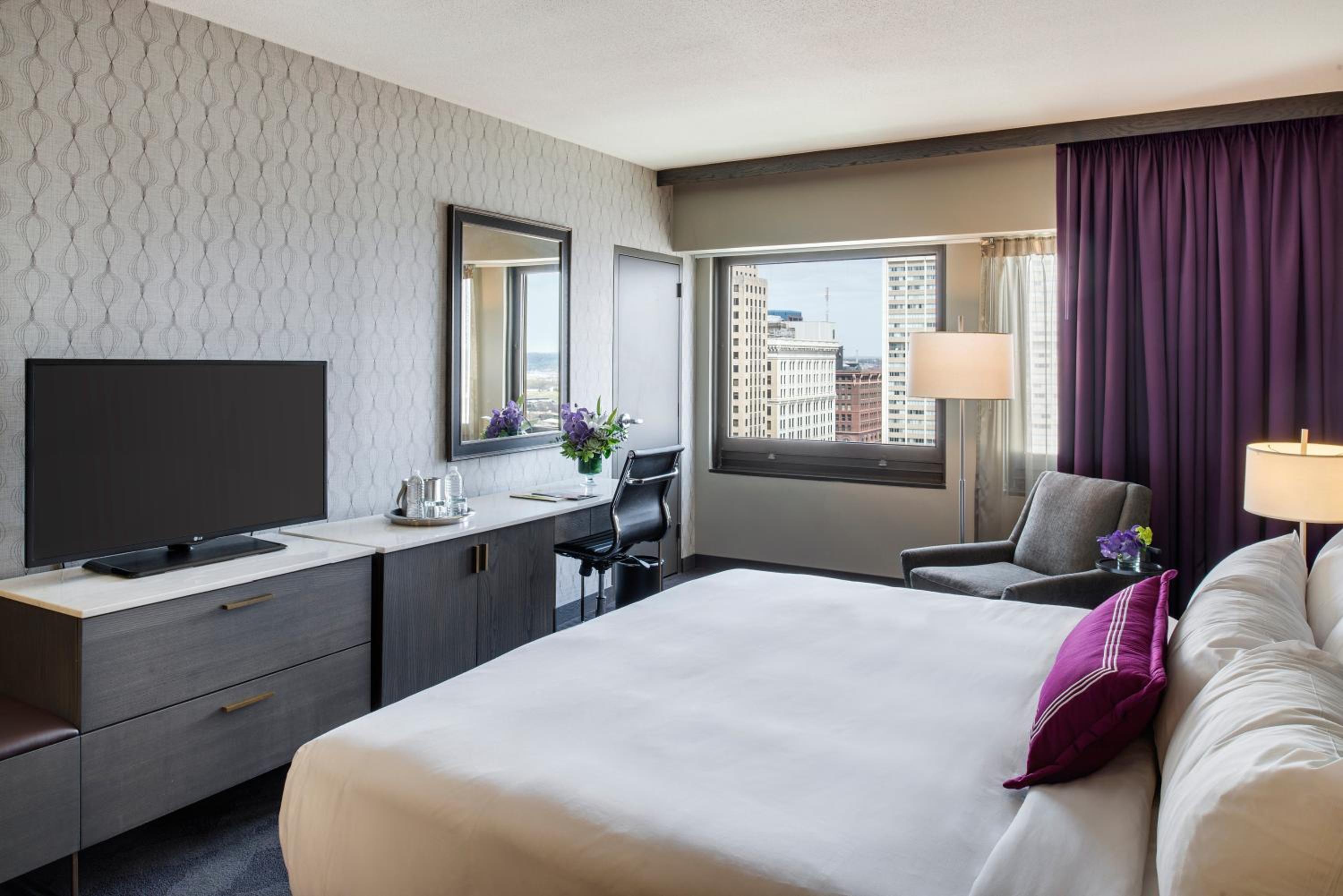 Classic King Room with City View photo 3
