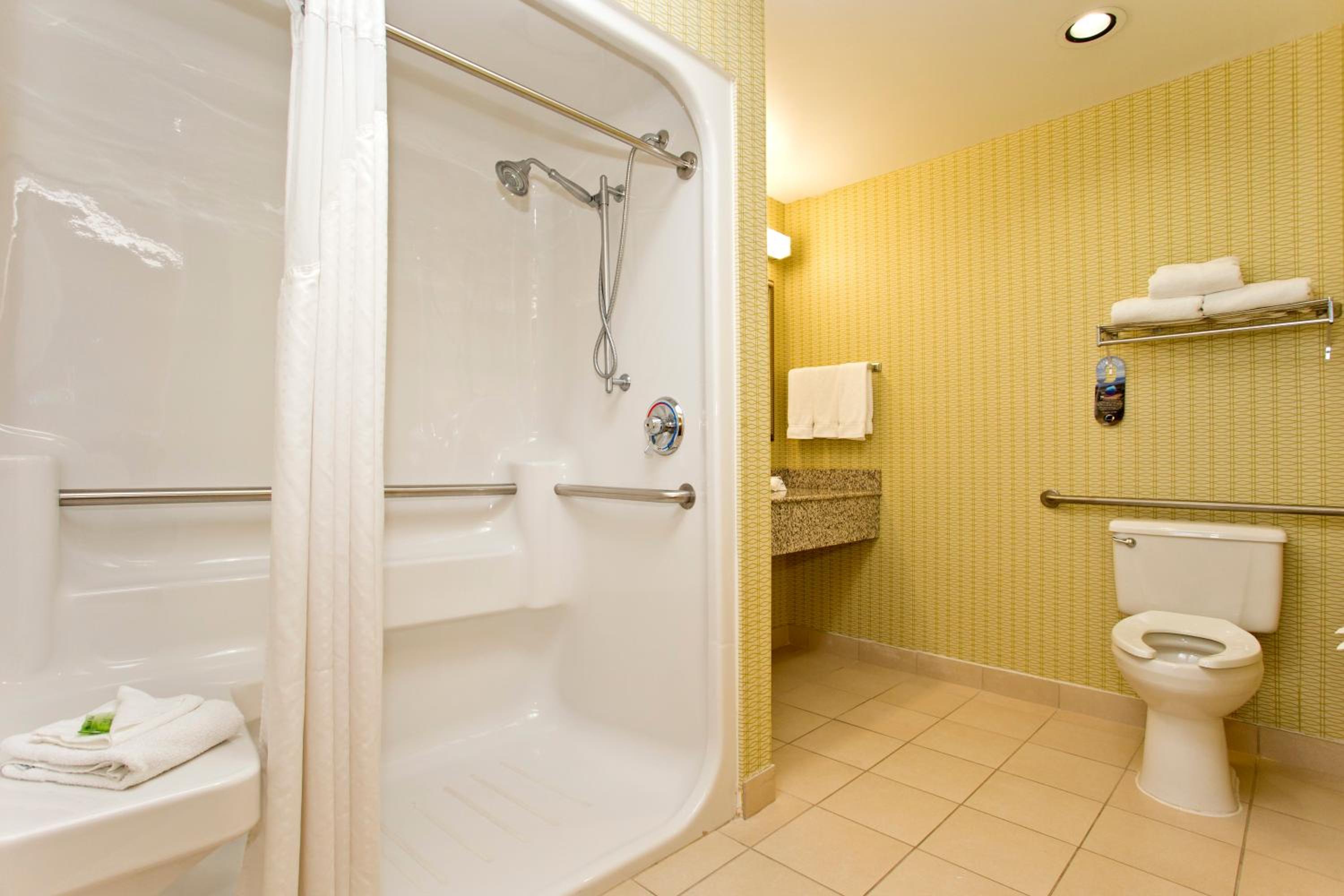 King room - Disability Access Hearing Accessible - Photo 2