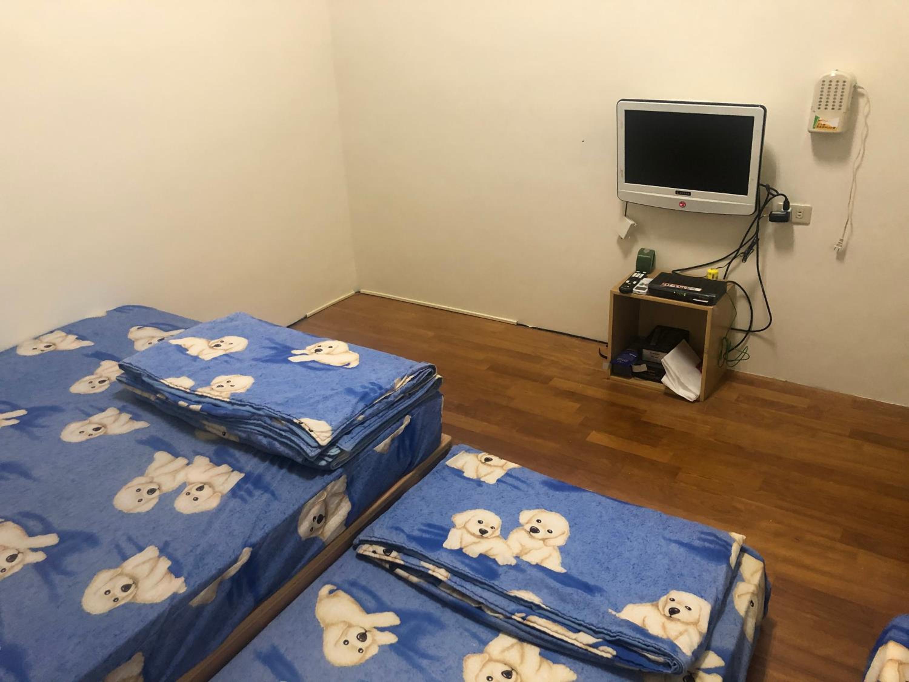 Quadruple Room with Shared Bathroom photo 3
