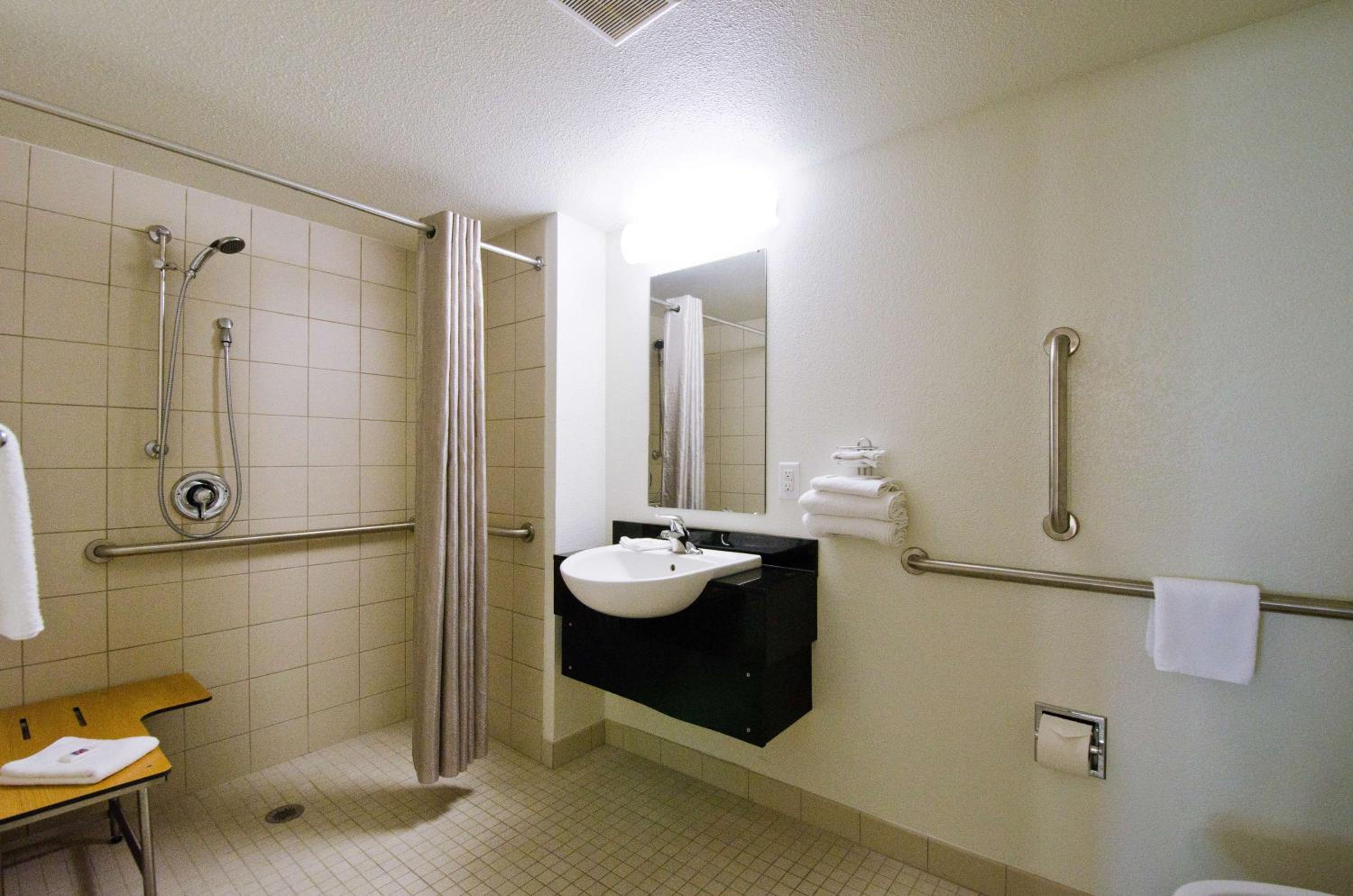 King Room - Disability Access - Non-Smoking - Photo 3