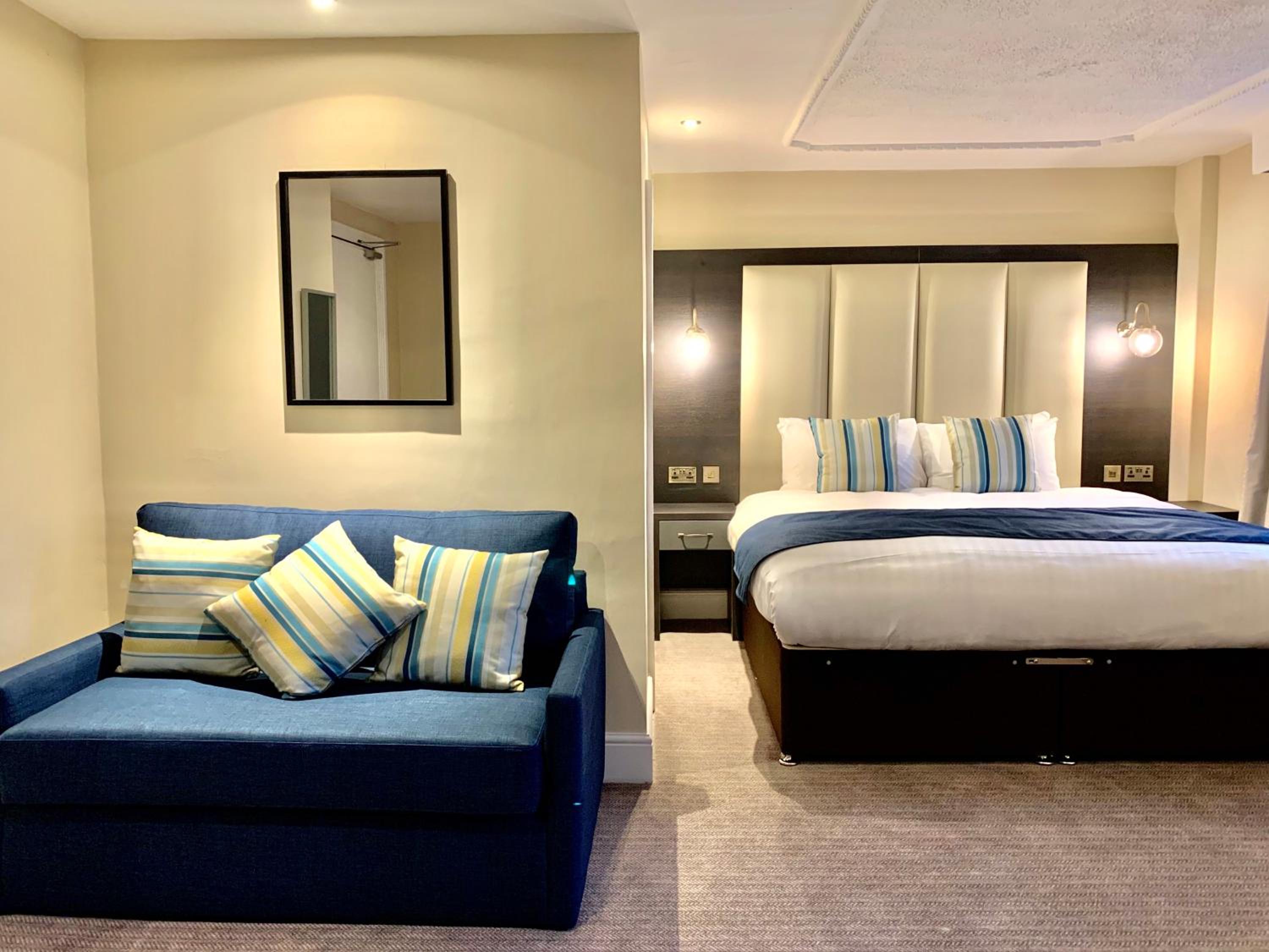 King Suite - Non-Smoking - Photo 15