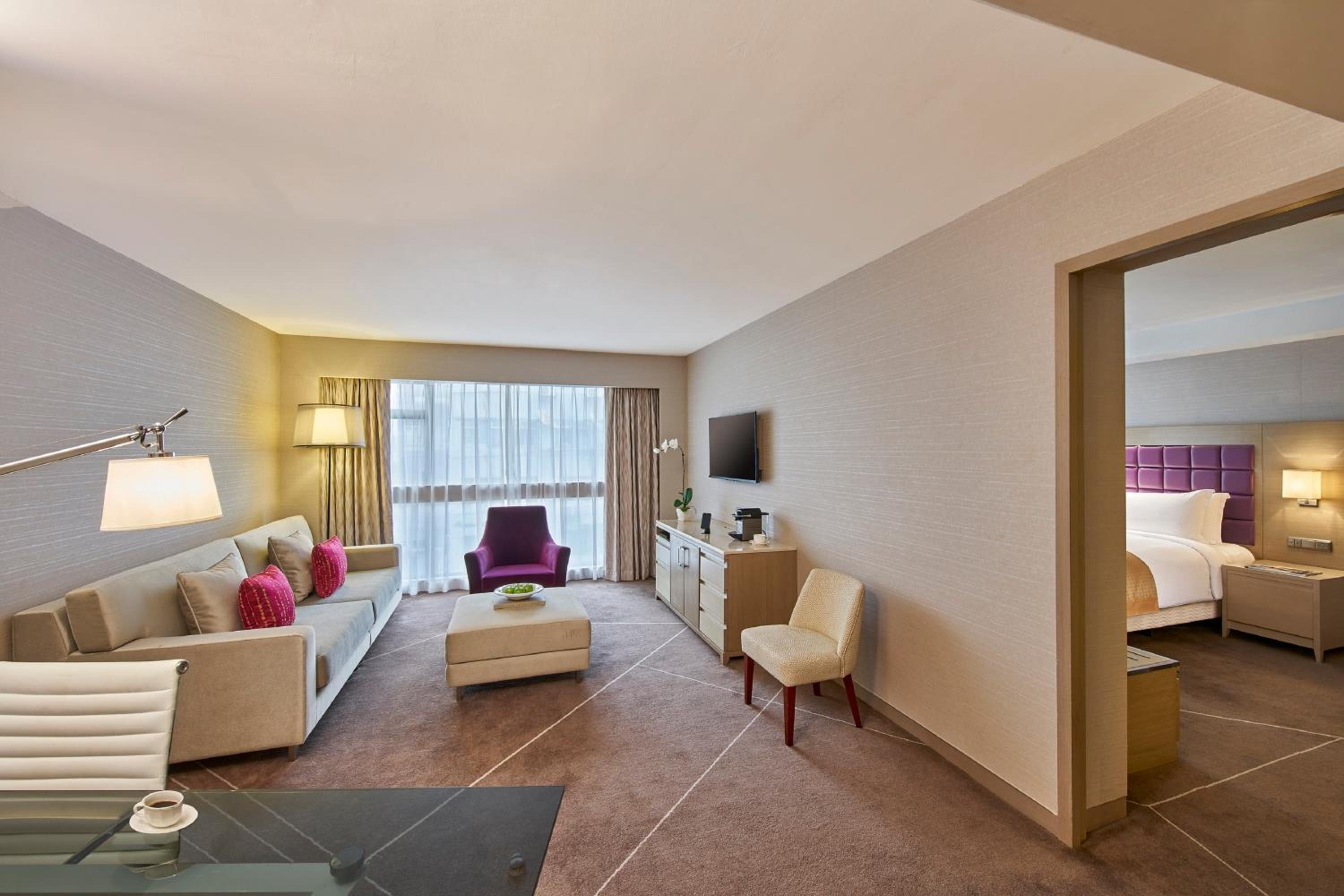 1 King One-Bedroom Suite thumbnail 5
