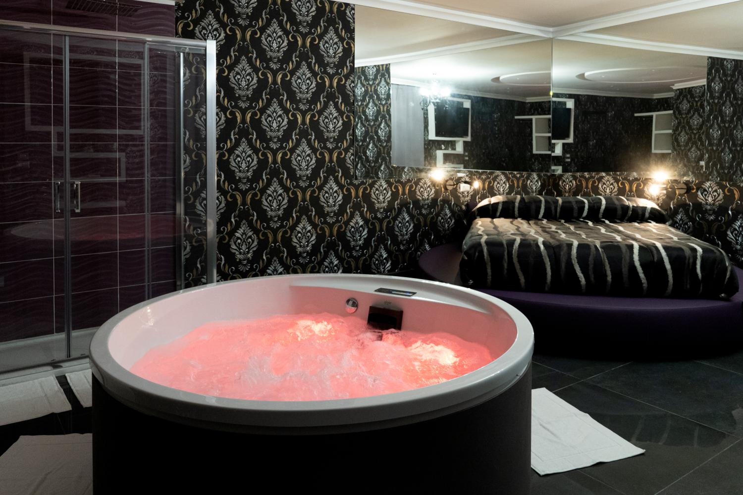King Suite With Spa Bath photo 2