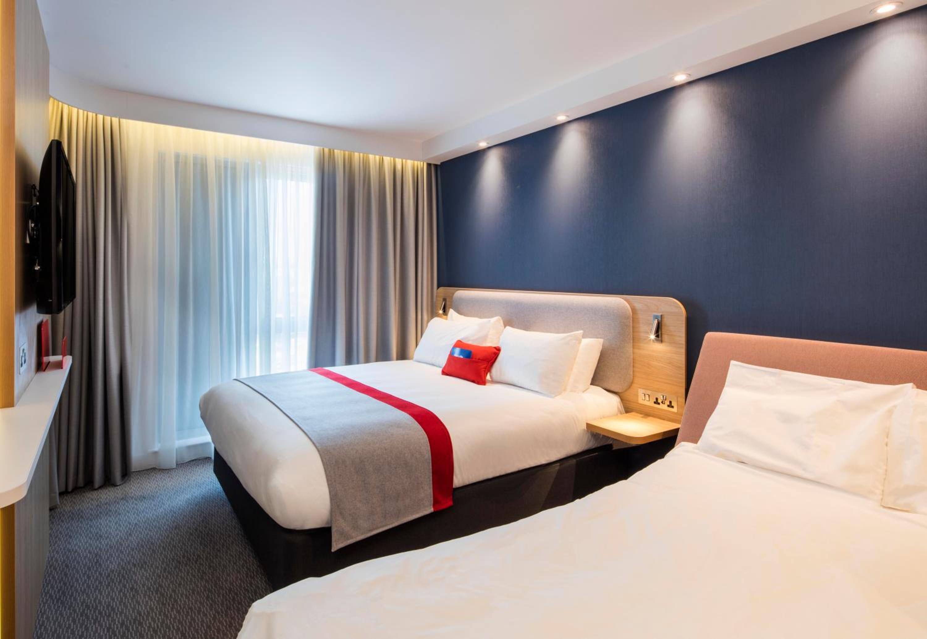 Standard Double Room with Sofa Bed and Free Hot Breakfast - Photo 3