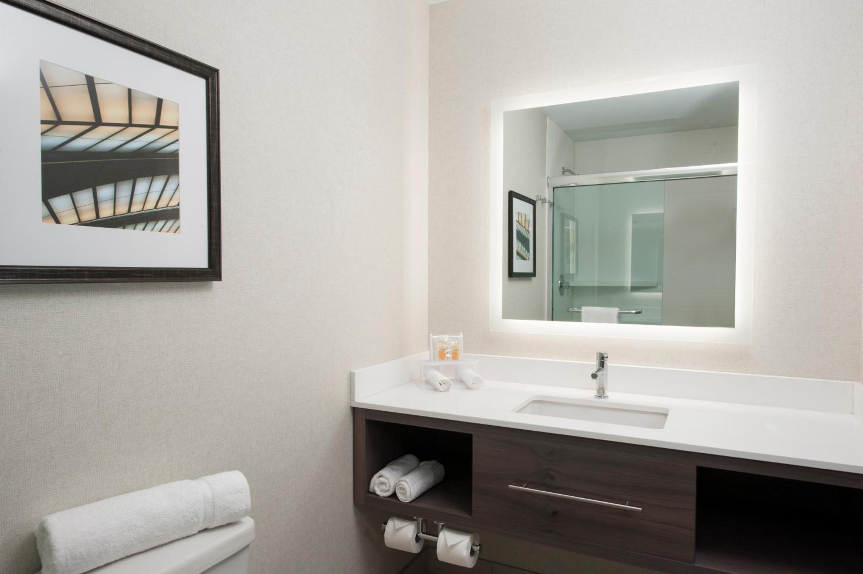 Standard King Room photo 3