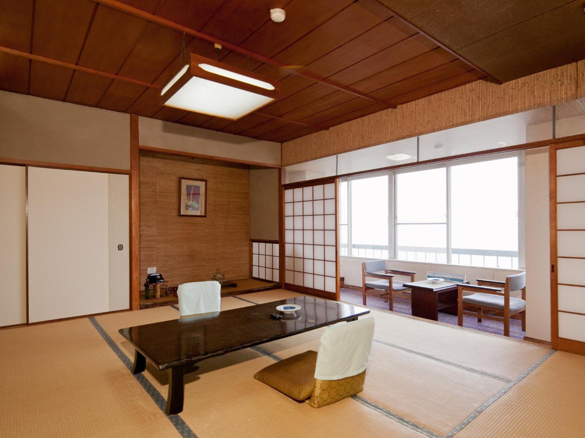 Room Selected at Check-In - Breakfast + Dinner Included photo 1