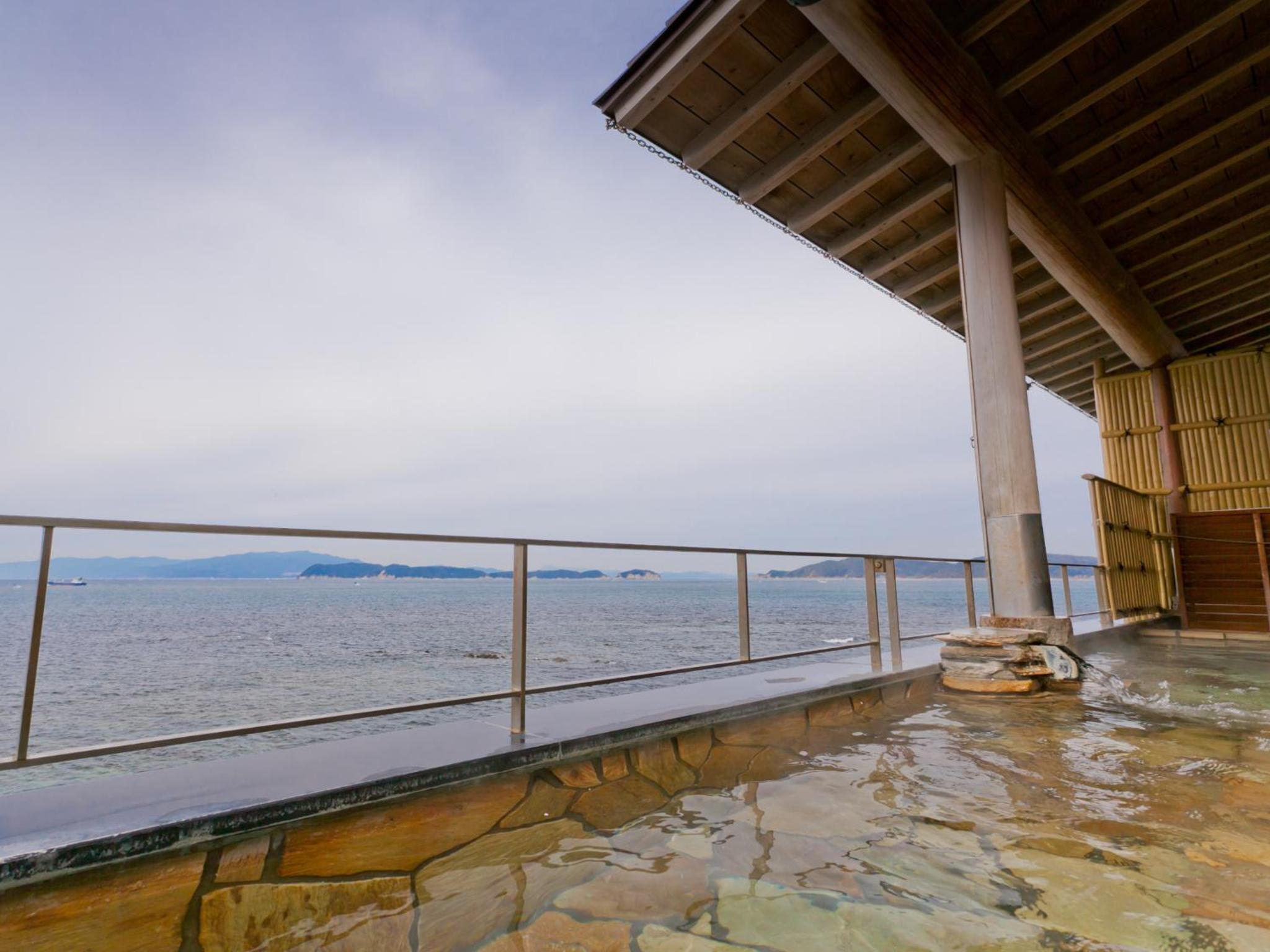Deluxe Twin Room with Sea View- Seafood Dinner and Breakfast Included- Non Smoking photo 3