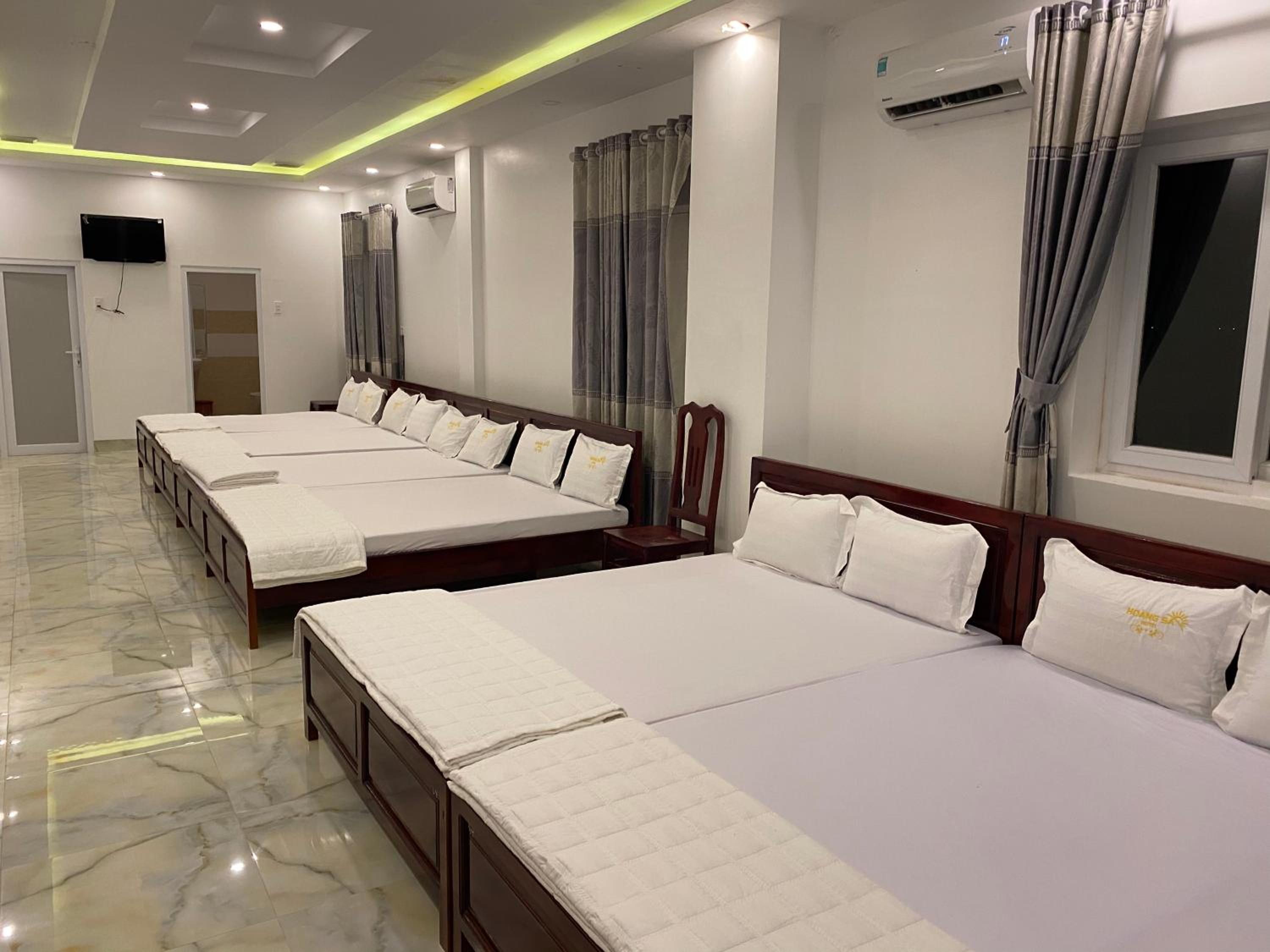 6-Bed Mixed Dormitory Room photo 2