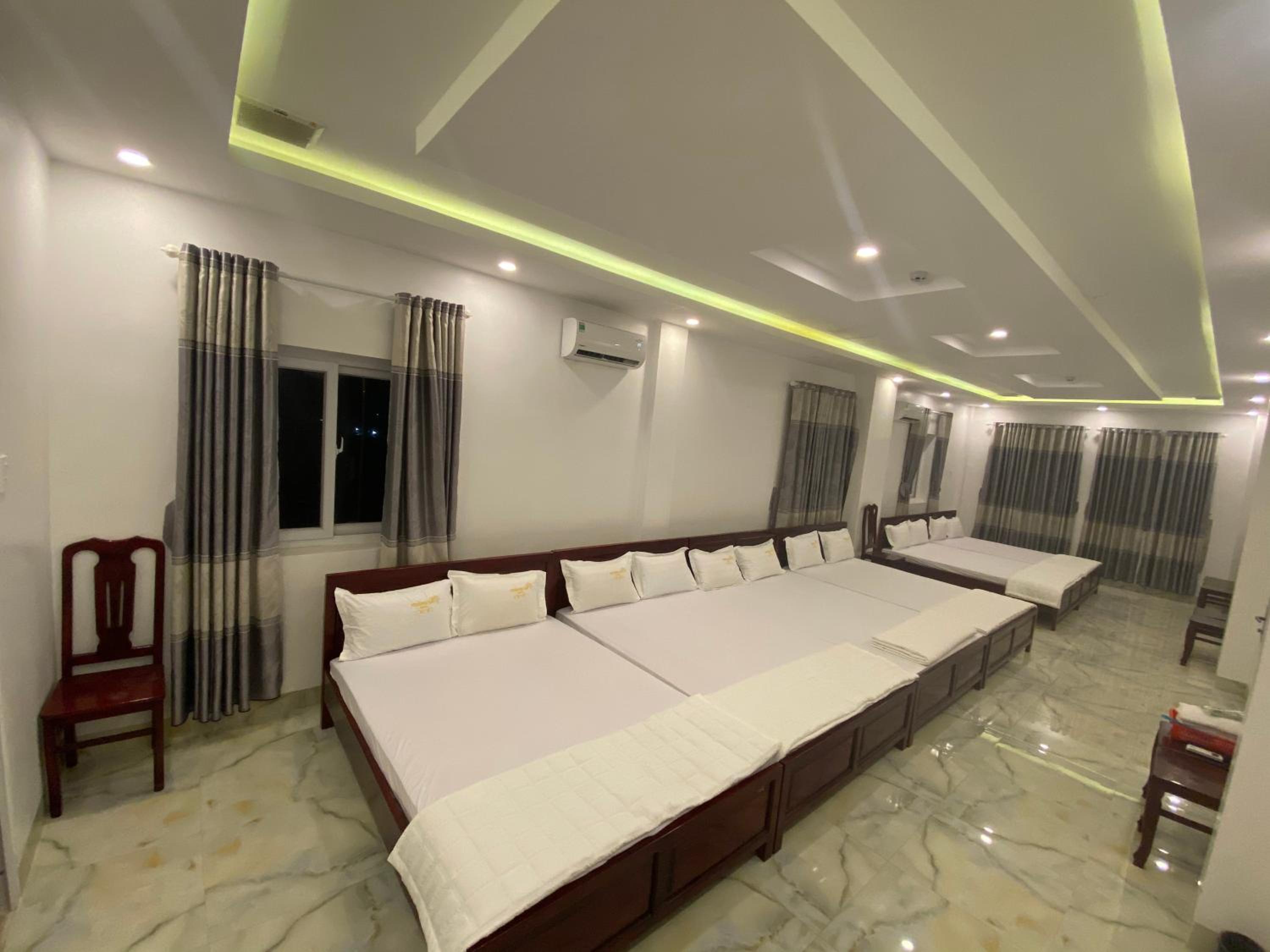 6-Bed Mixed Dormitory Room photo 1