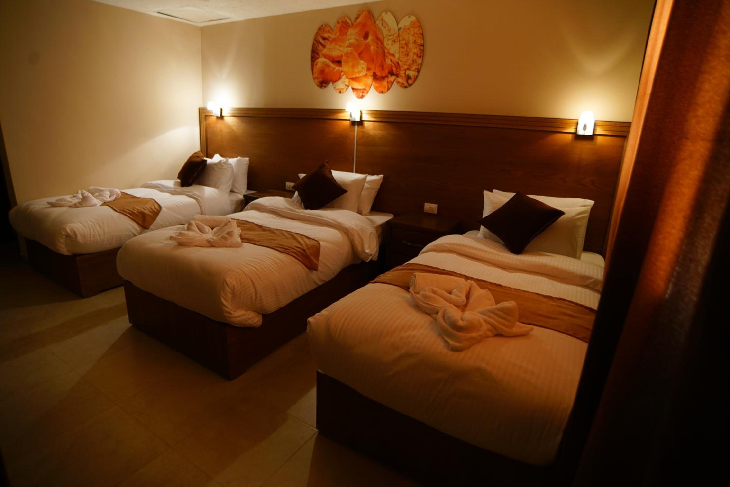 Deluxe Triple Room - Photo 1