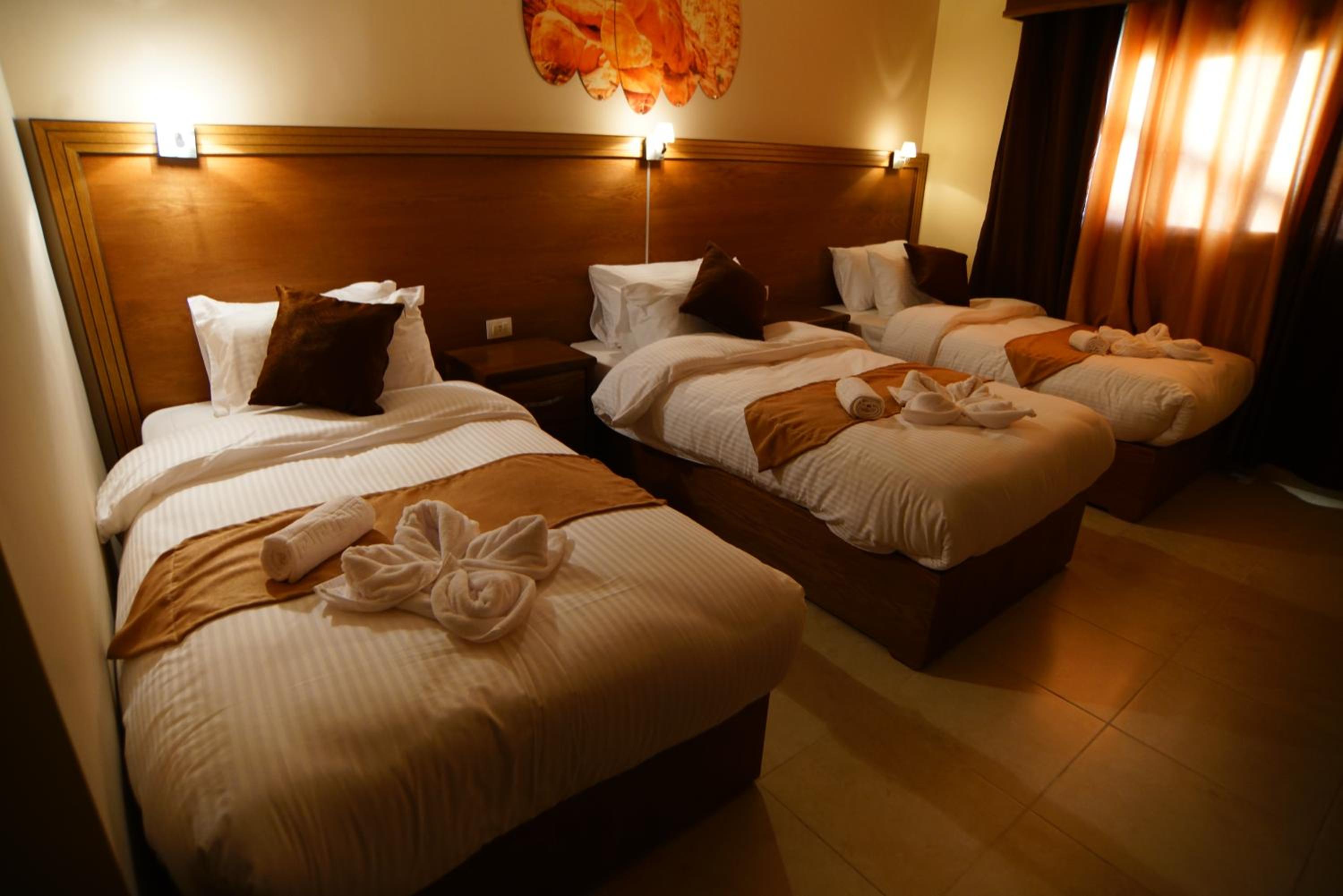 Deluxe Triple Room - Photo 7