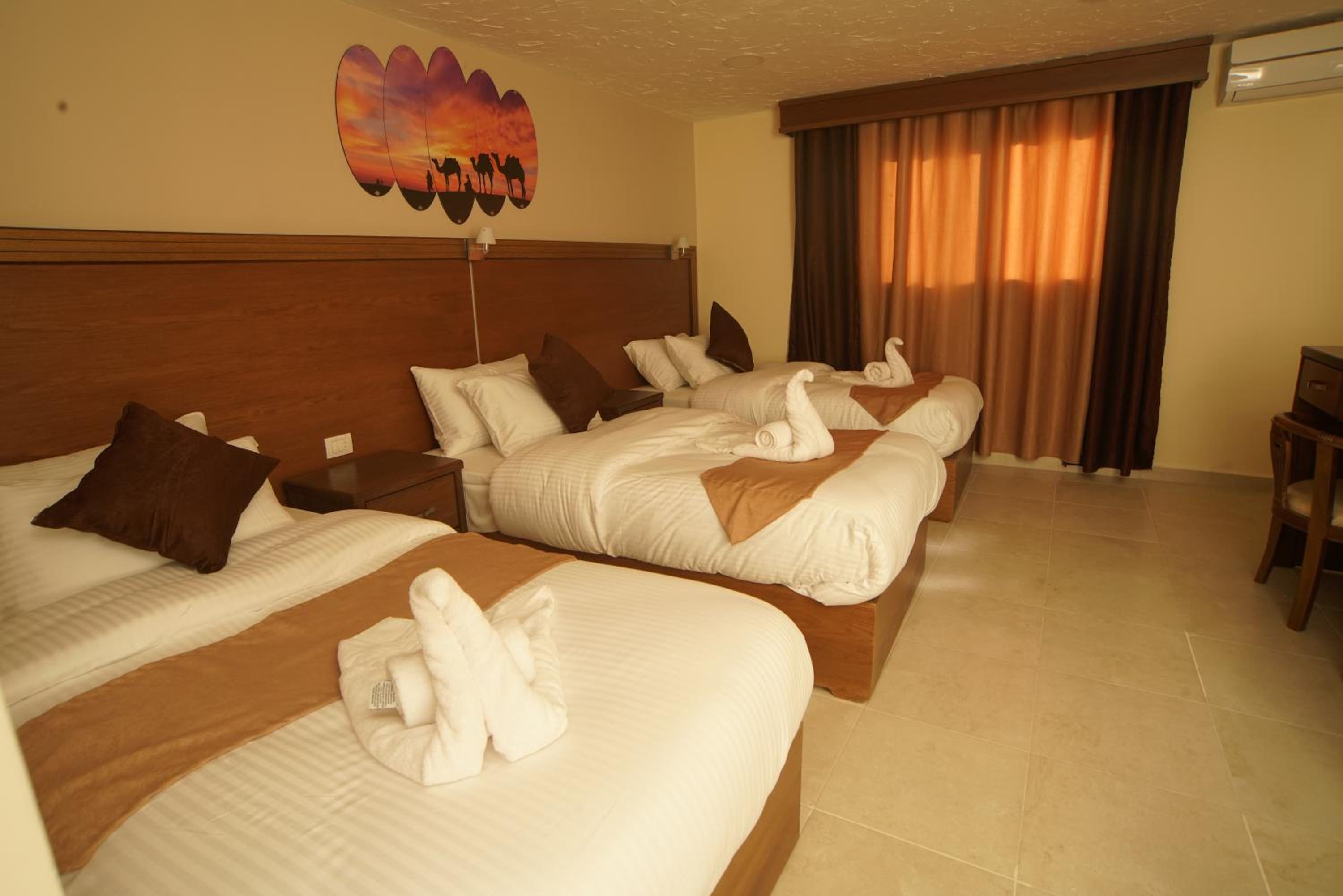 Deluxe Triple Room - Photo 8