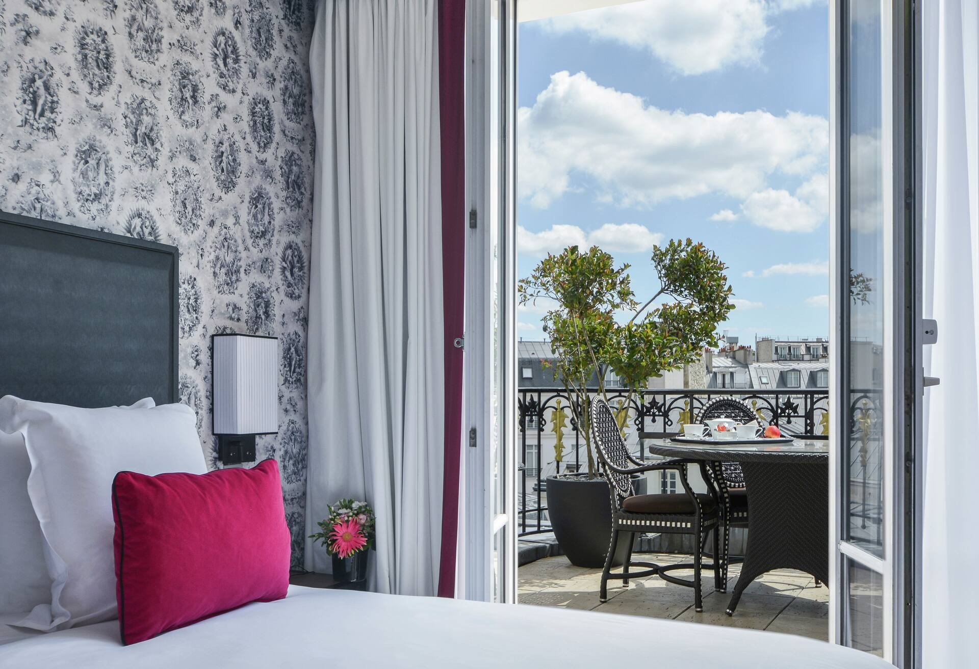 King Guest Room with Terrace