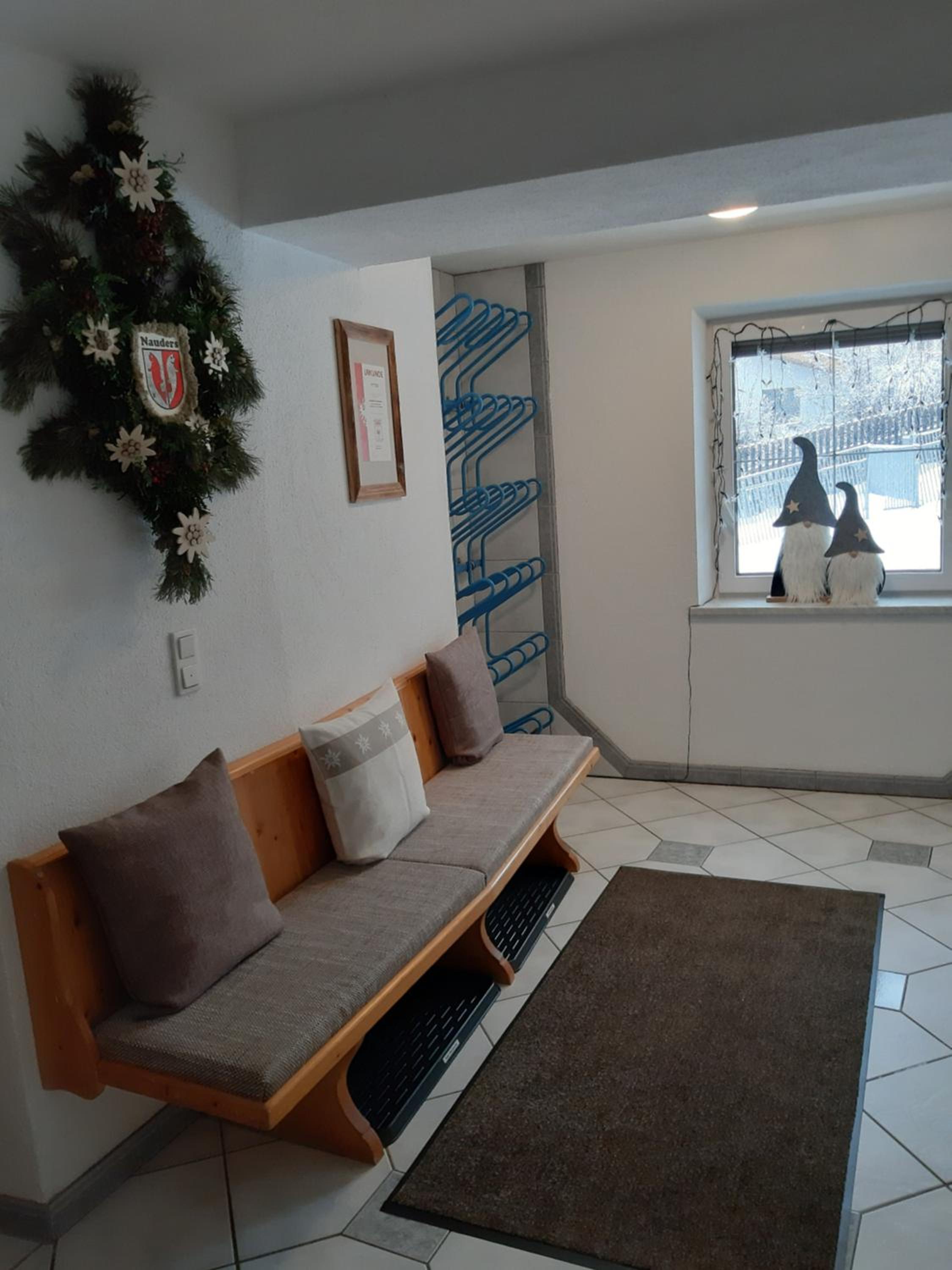 Apartment with Balcony photo 2