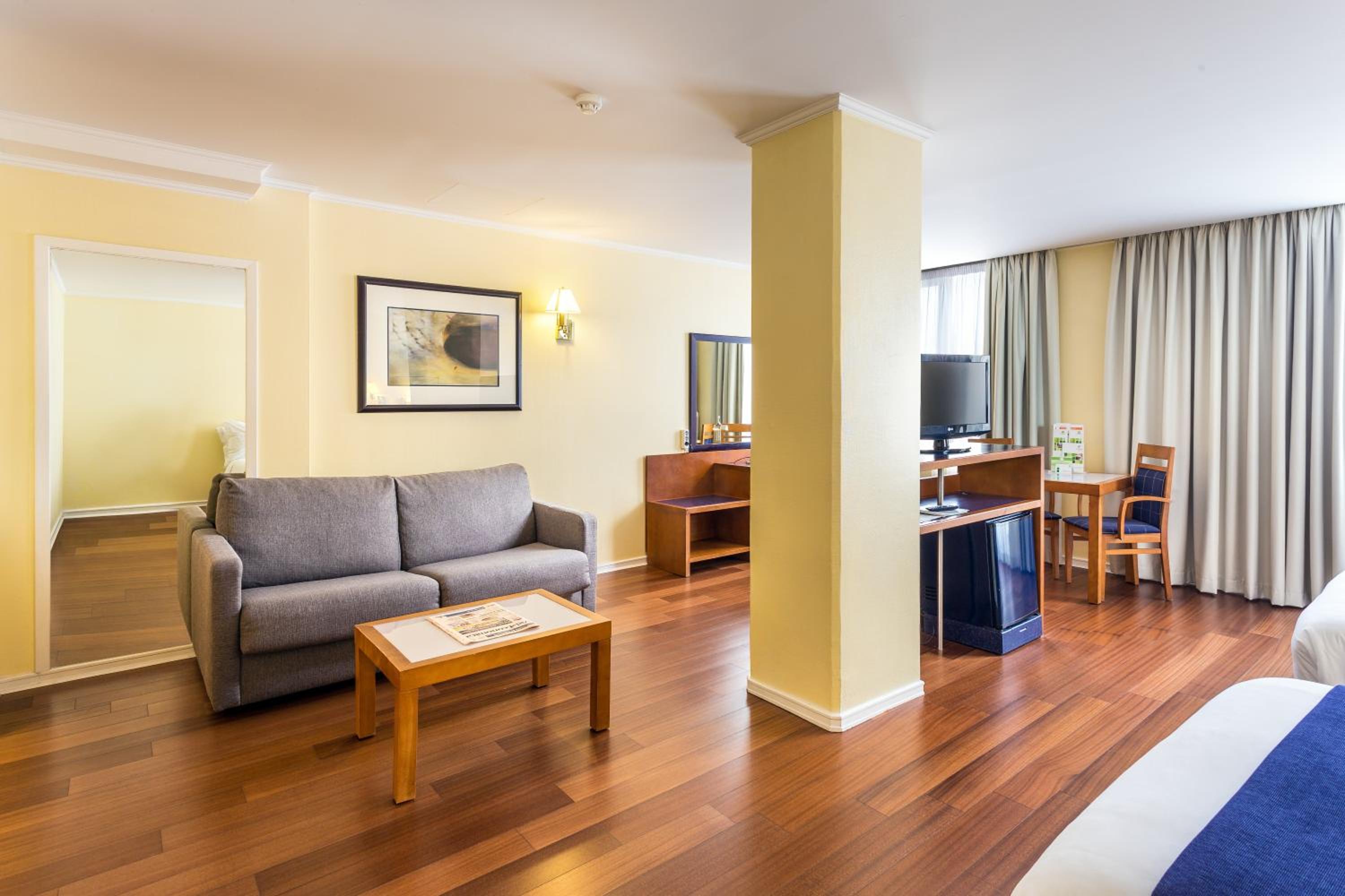 Standard Twin Room - Photo 6