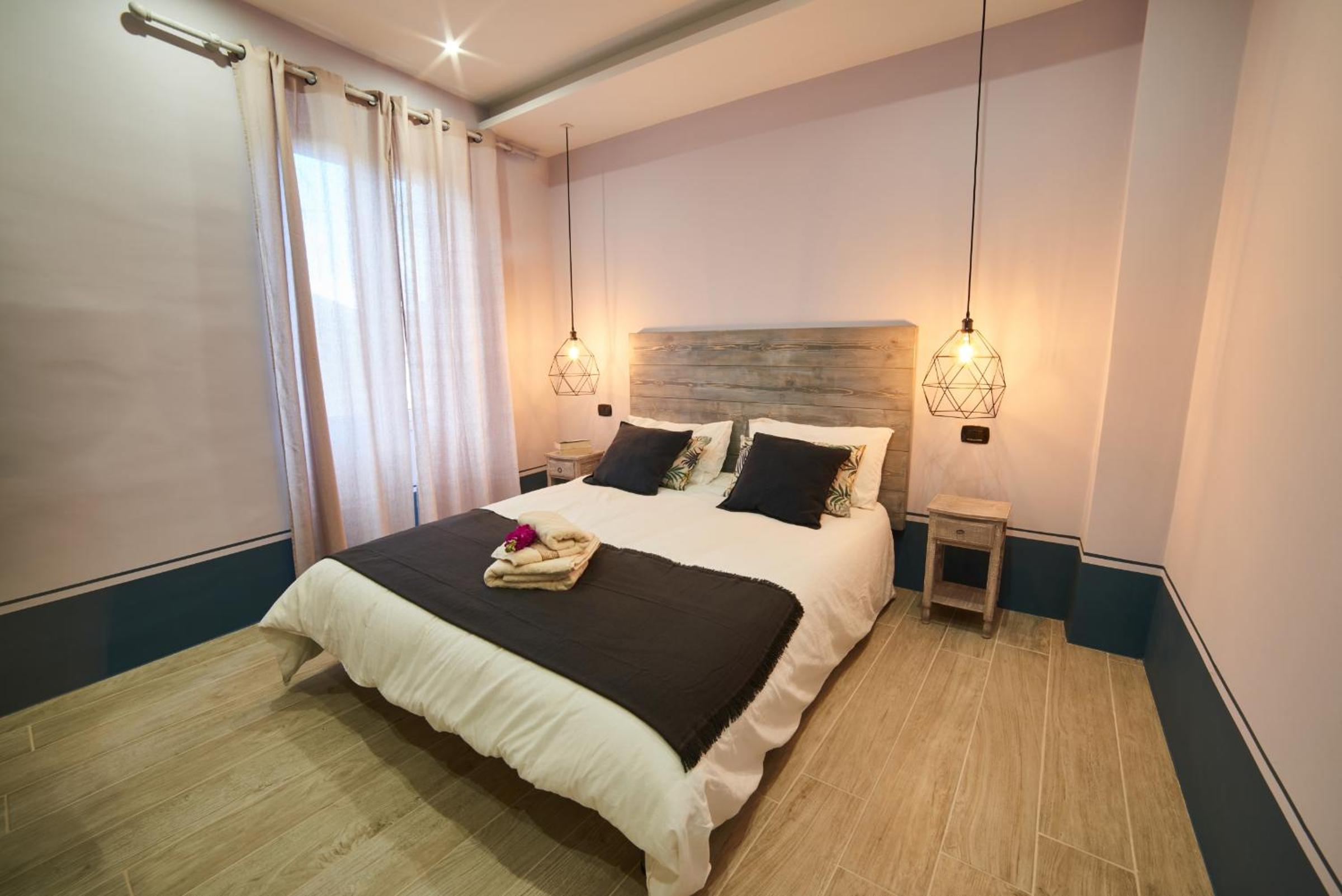 Deluxe Double Room (2 Adults + 1 Child) - Photo 4
