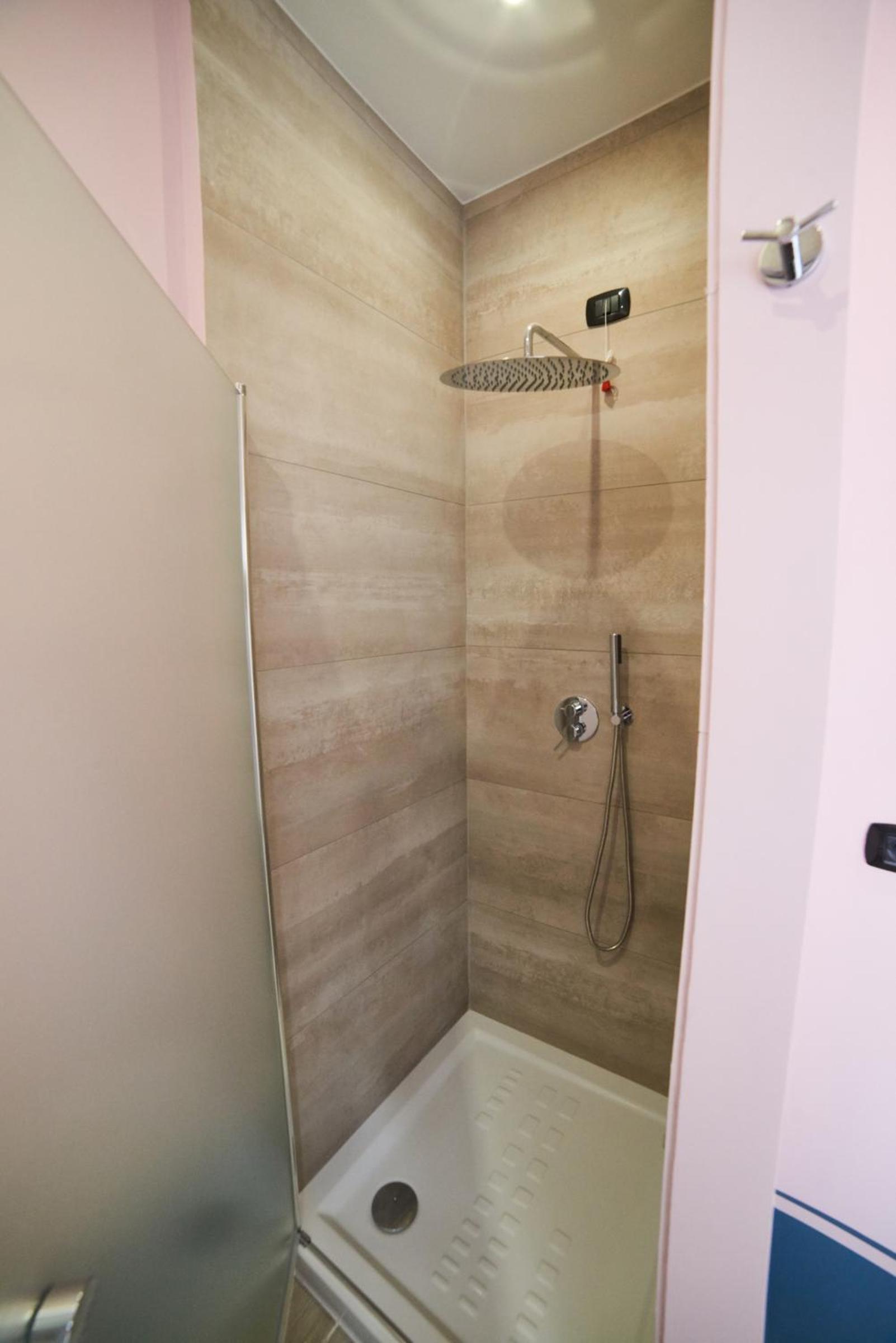 Deluxe Double Room with Balcony - Photo 6