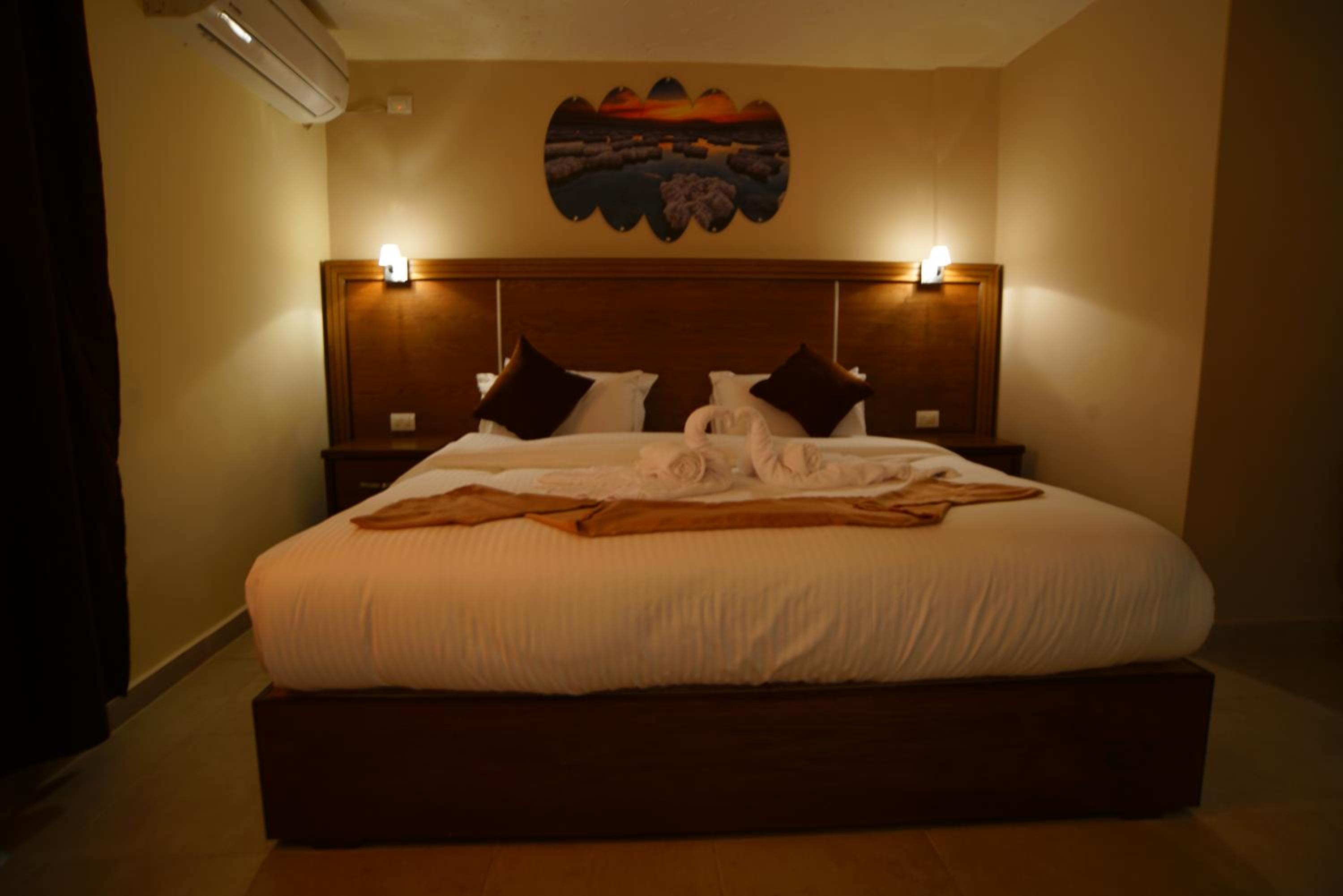 Deluxe Family Room - Photo 10