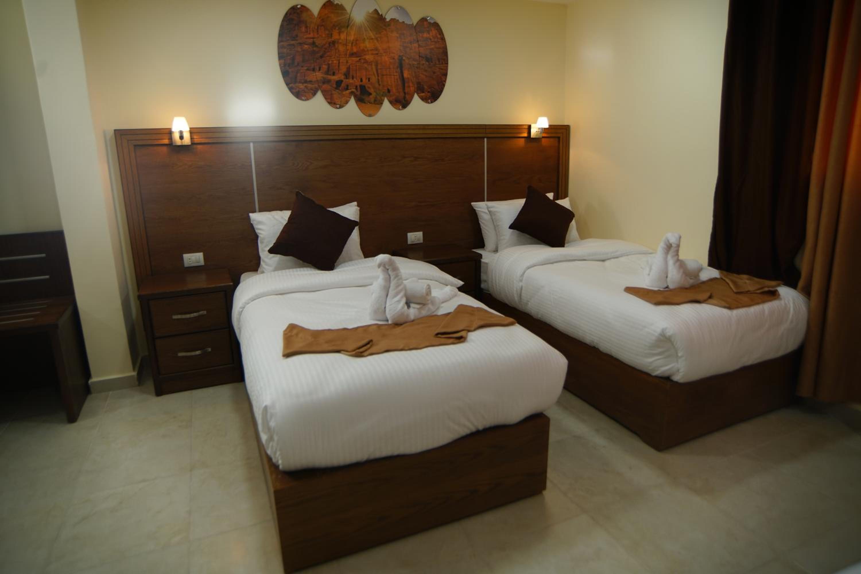 Deluxe Family Room - Photo 7