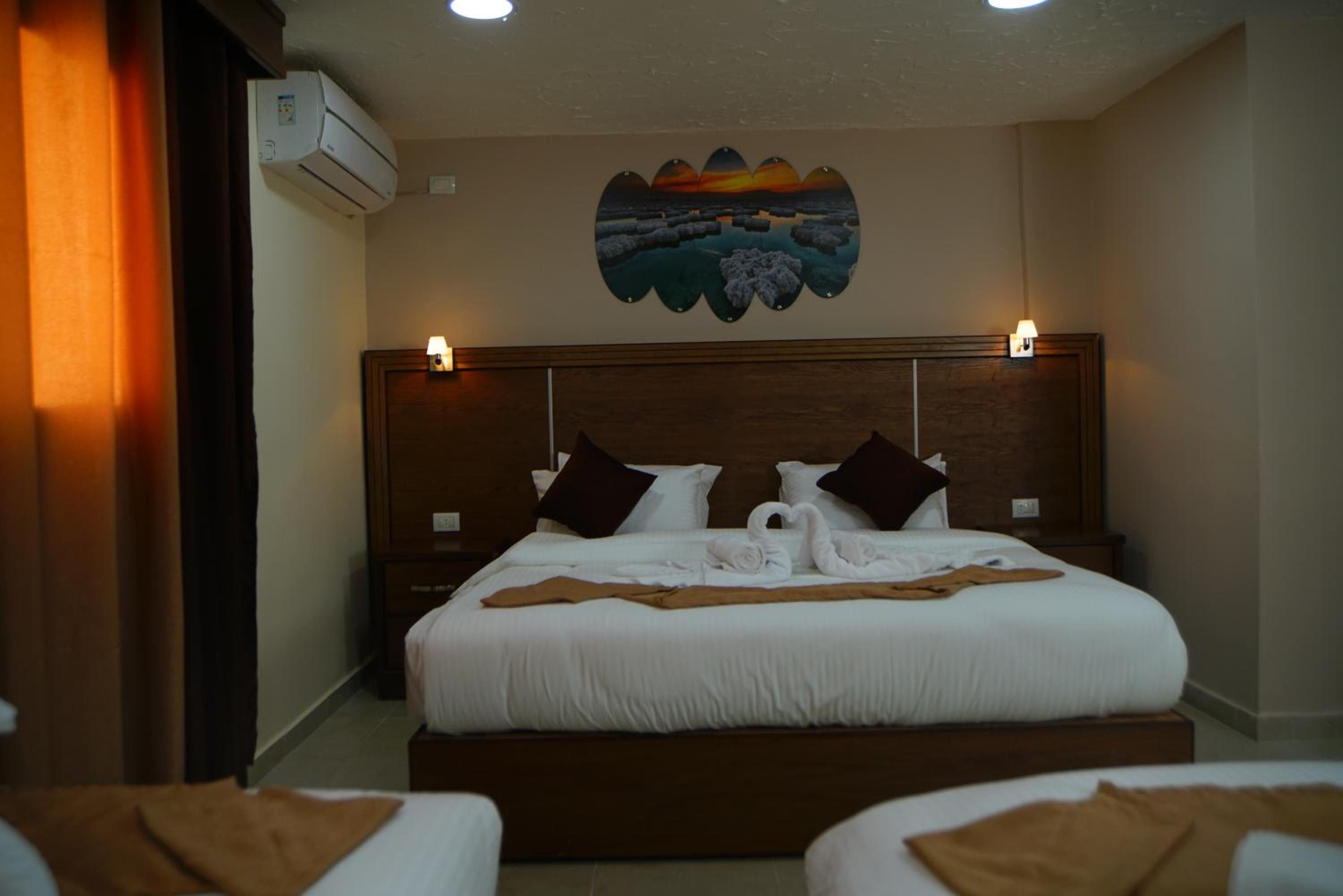 Deluxe Family Room - Photo 8