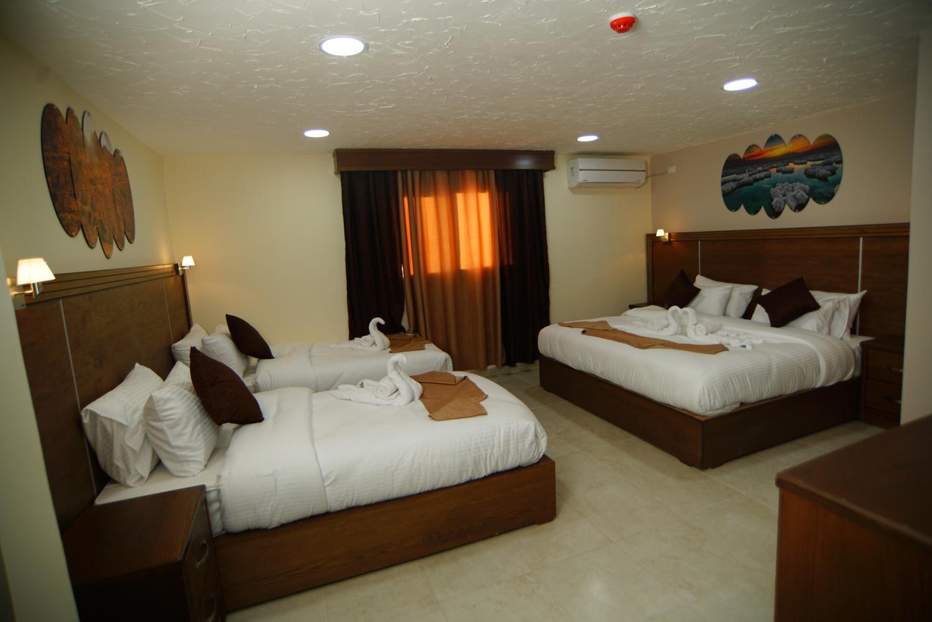Deluxe Family Room - Photo 5