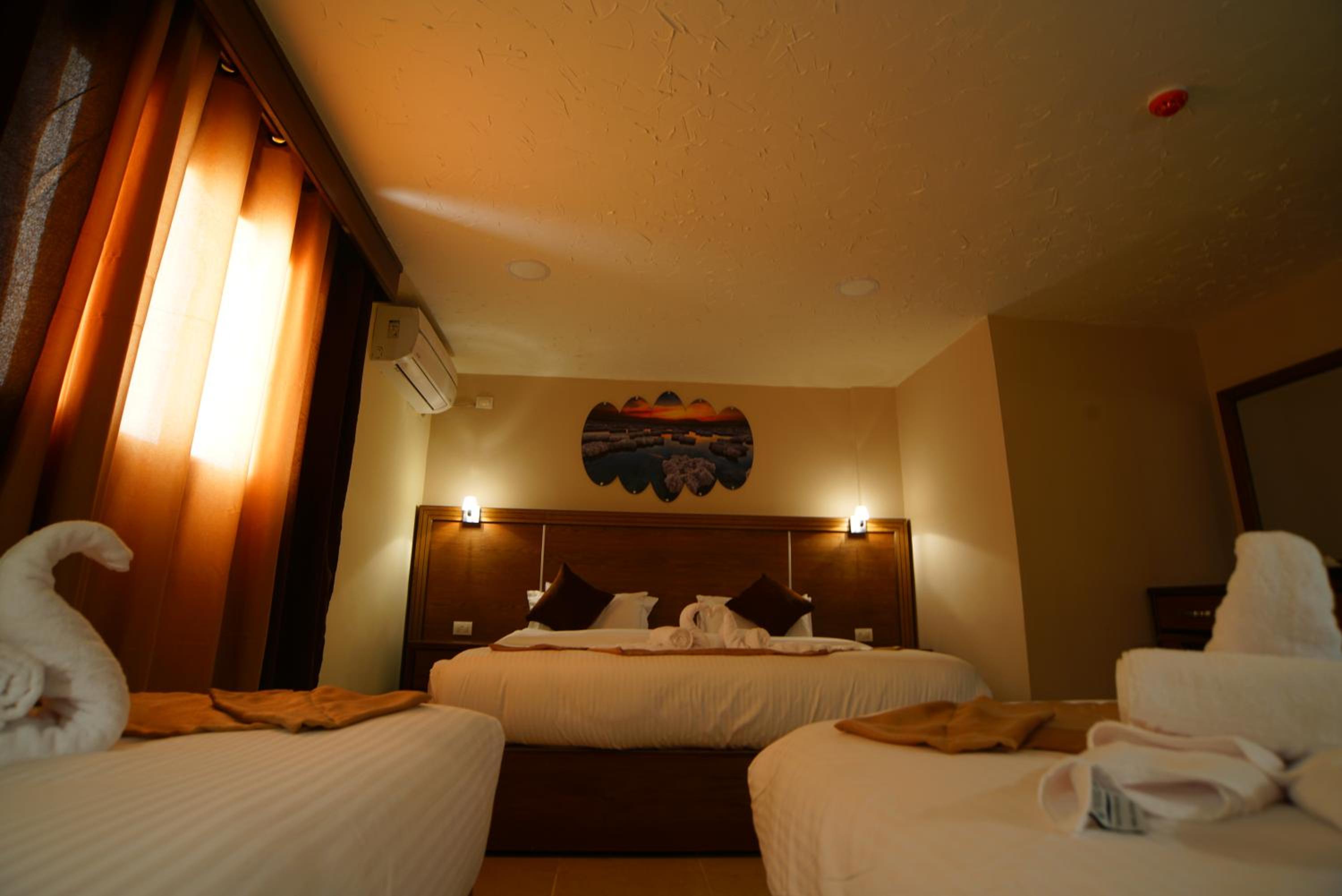 Deluxe Family Room - Photo 1