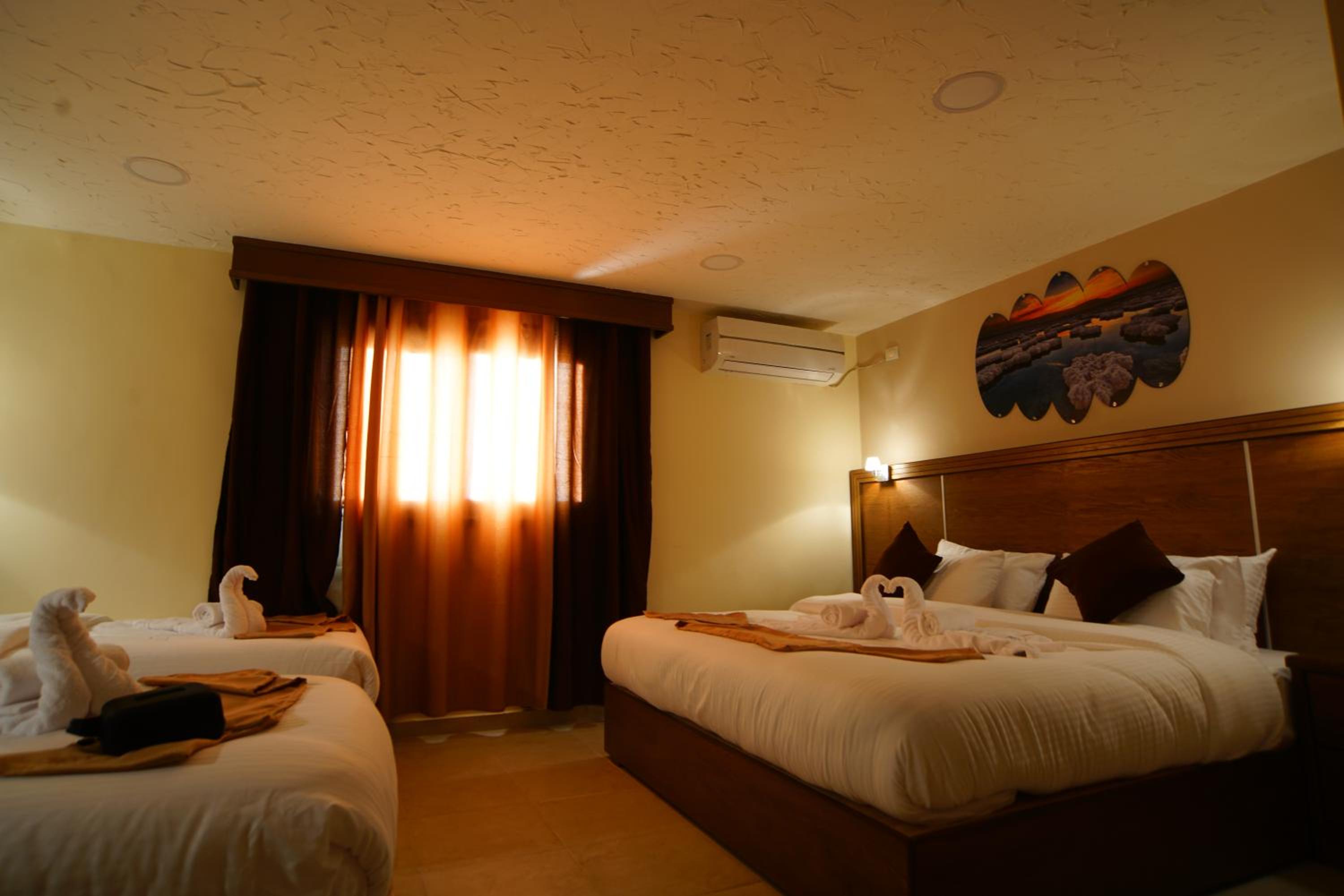 Deluxe Family Room - Photo 3