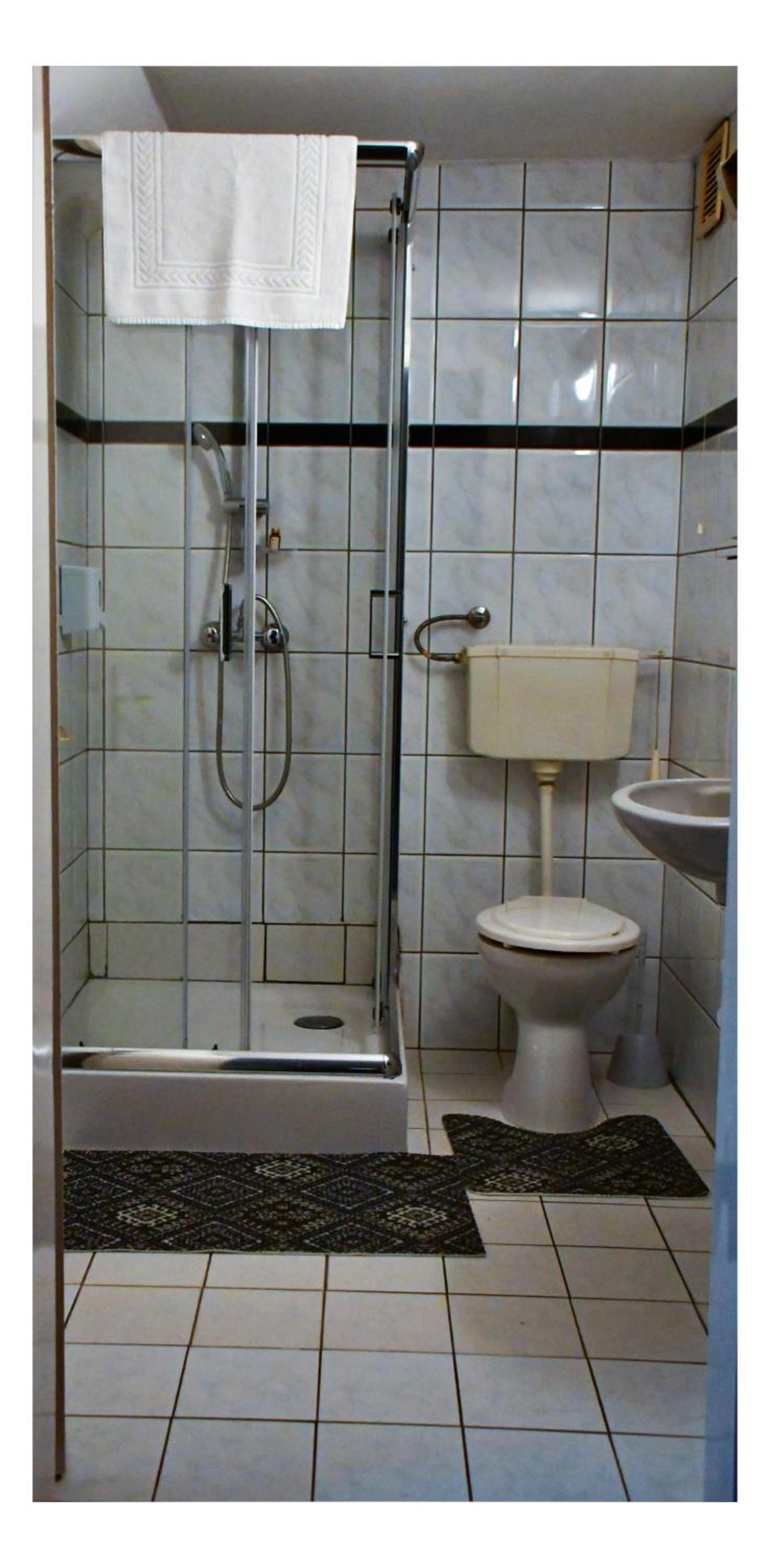 Standard Triple Room - Photo 8