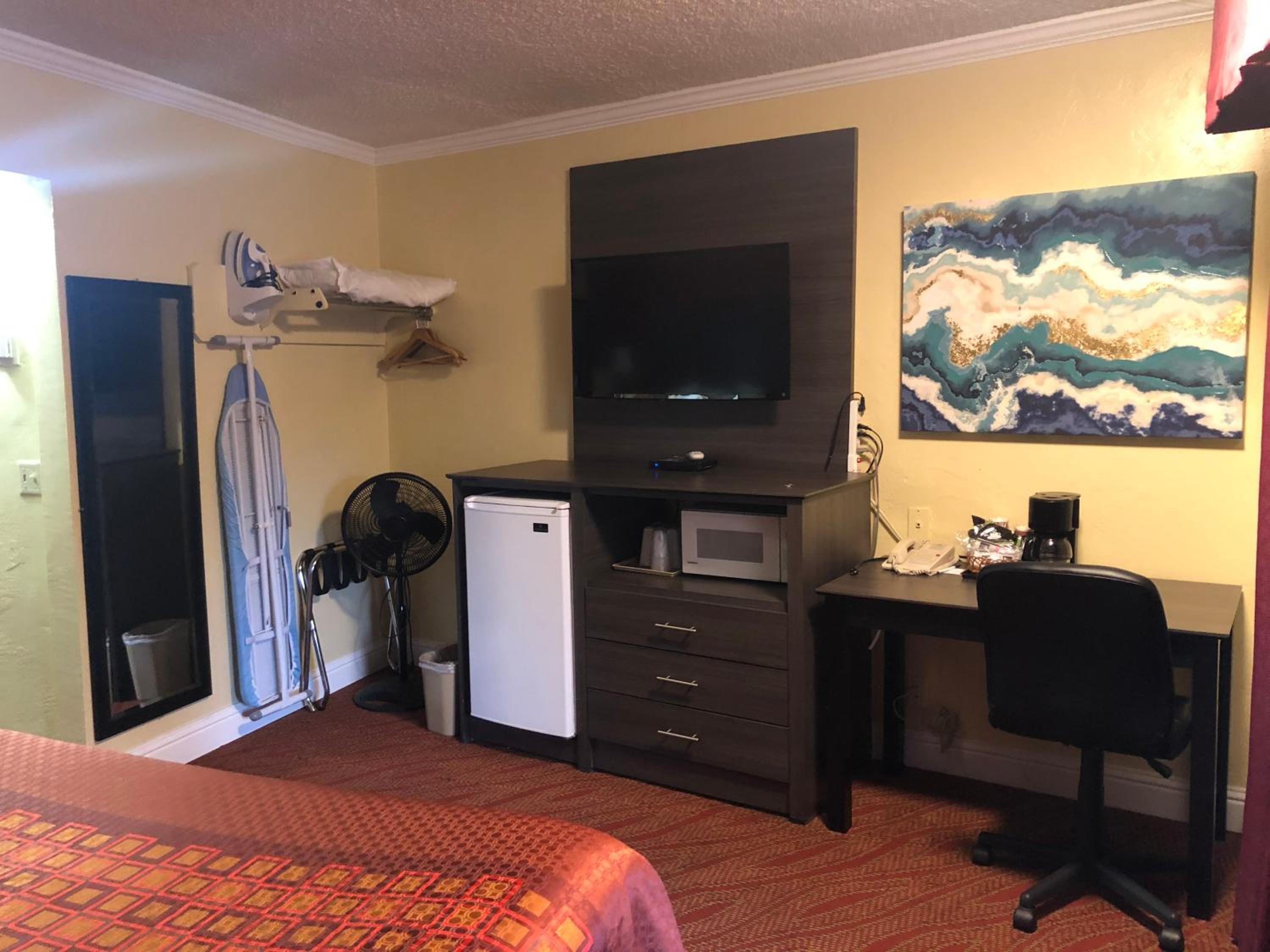 2 Queen Beds Non-Smoking (NO A/C) - Photo 3