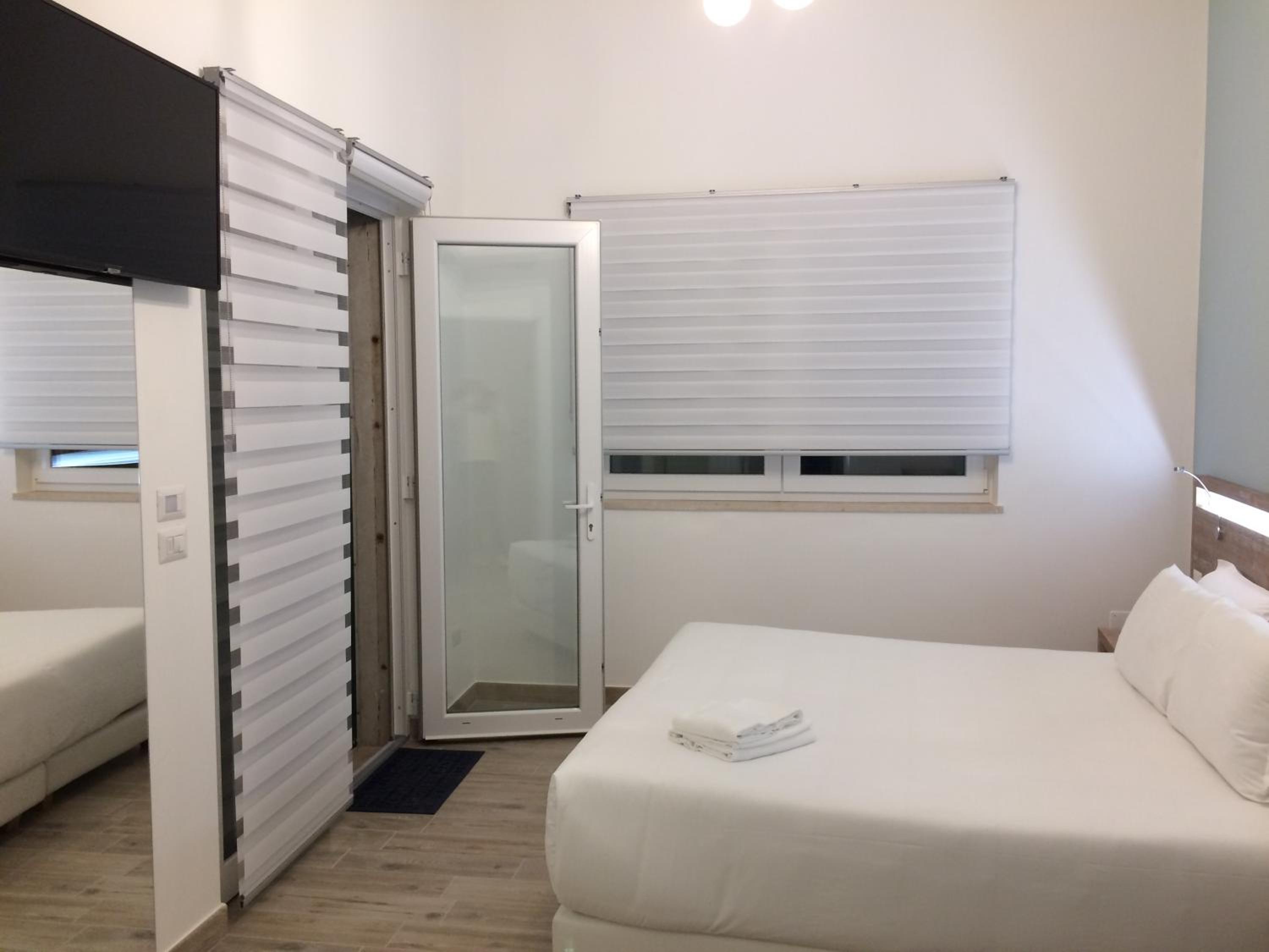 Double Room with Private Bathroom - Photo 17