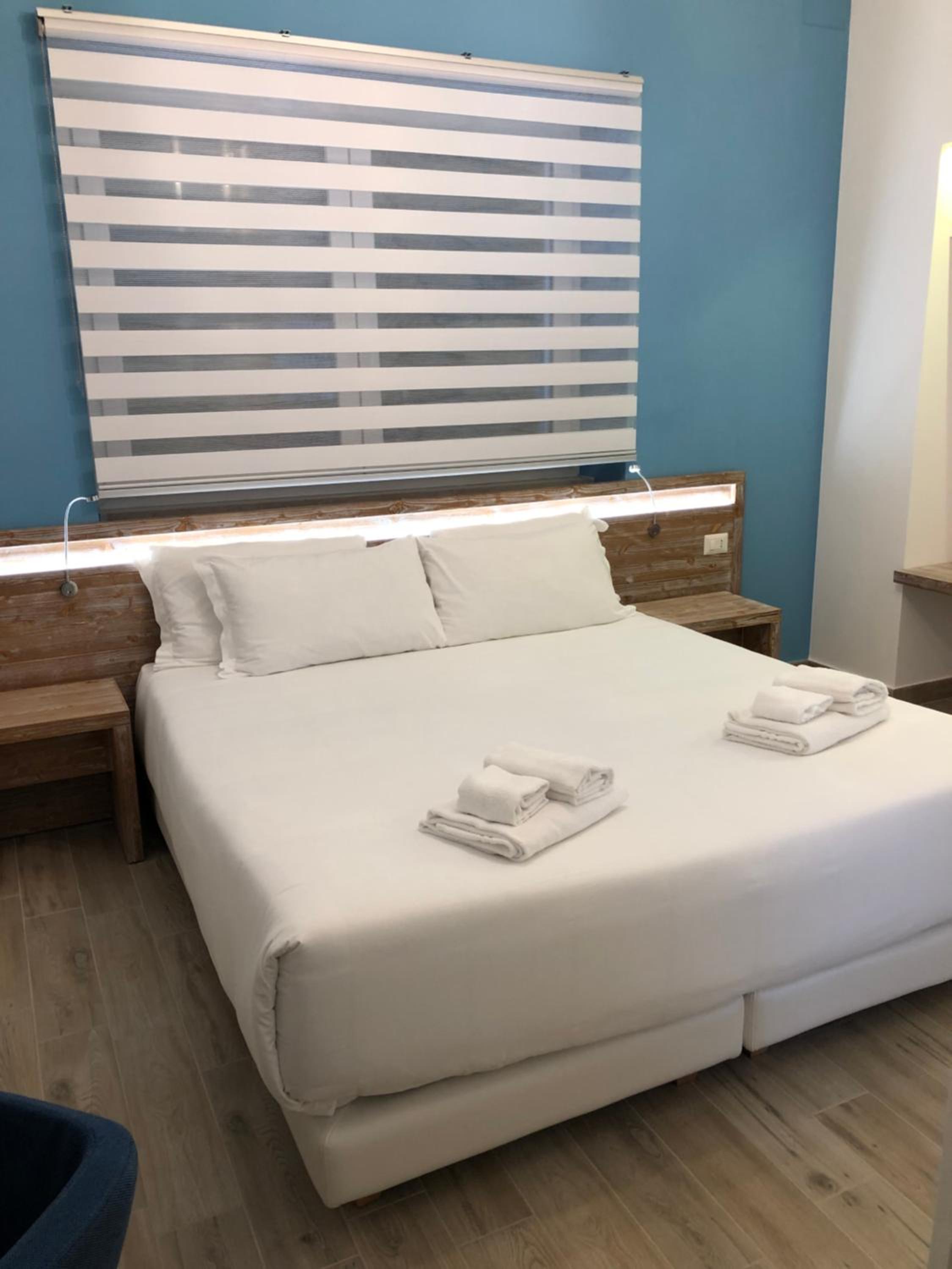 Double Room with Private Bathroom - Photo 8