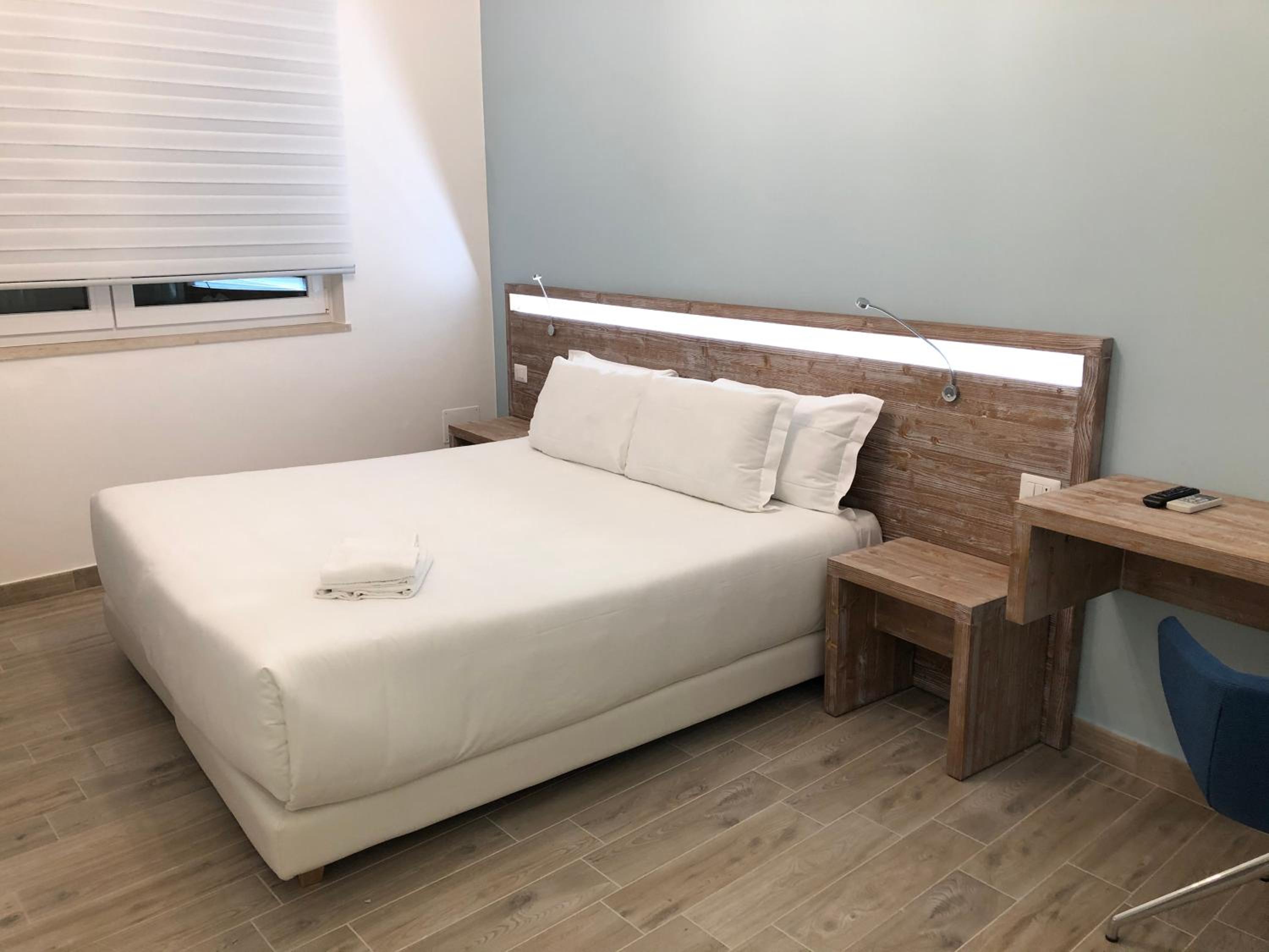 Double Room with Private Bathroom - Photo 7