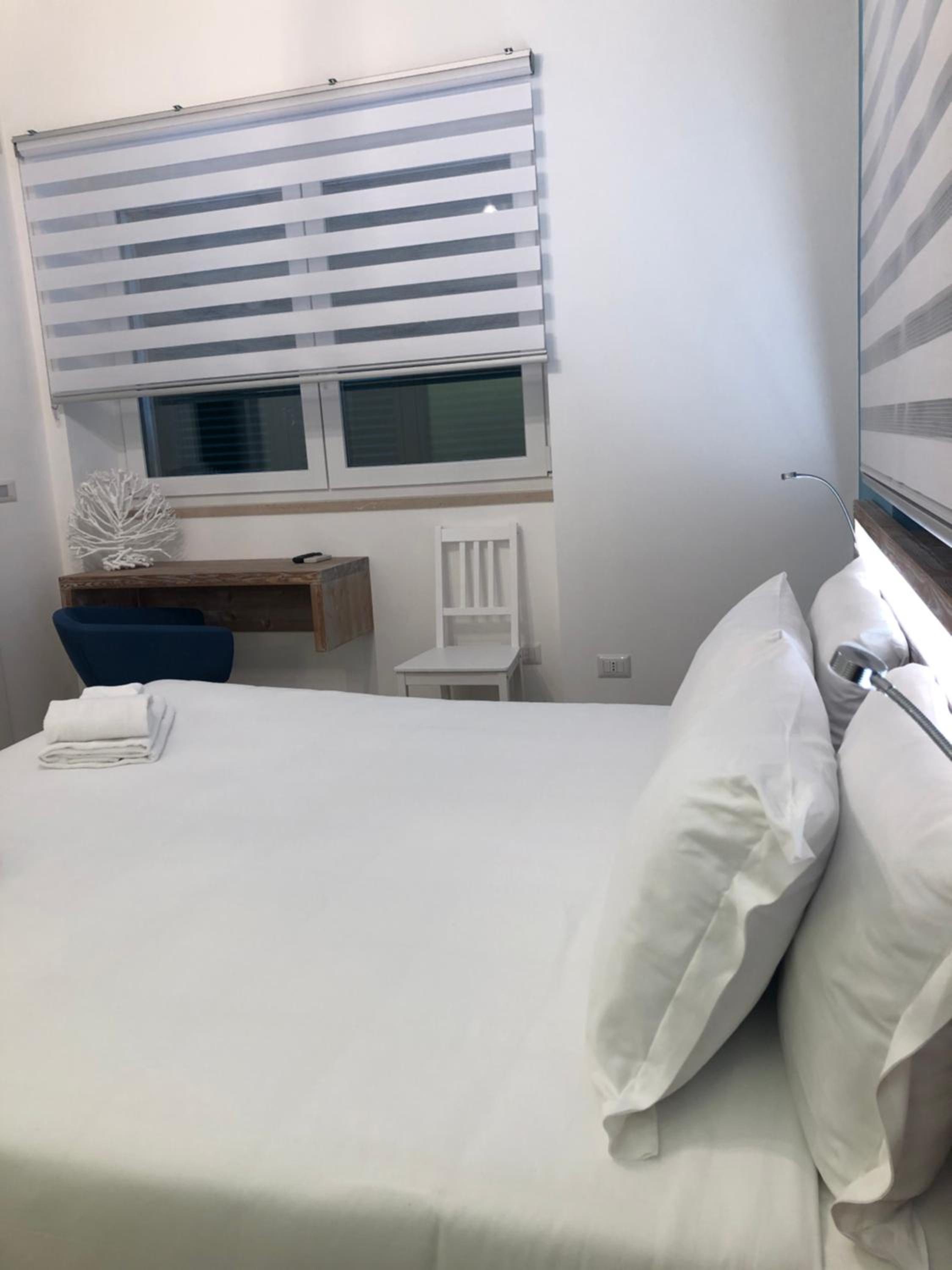 Double Room with Private Bathroom - Photo 18