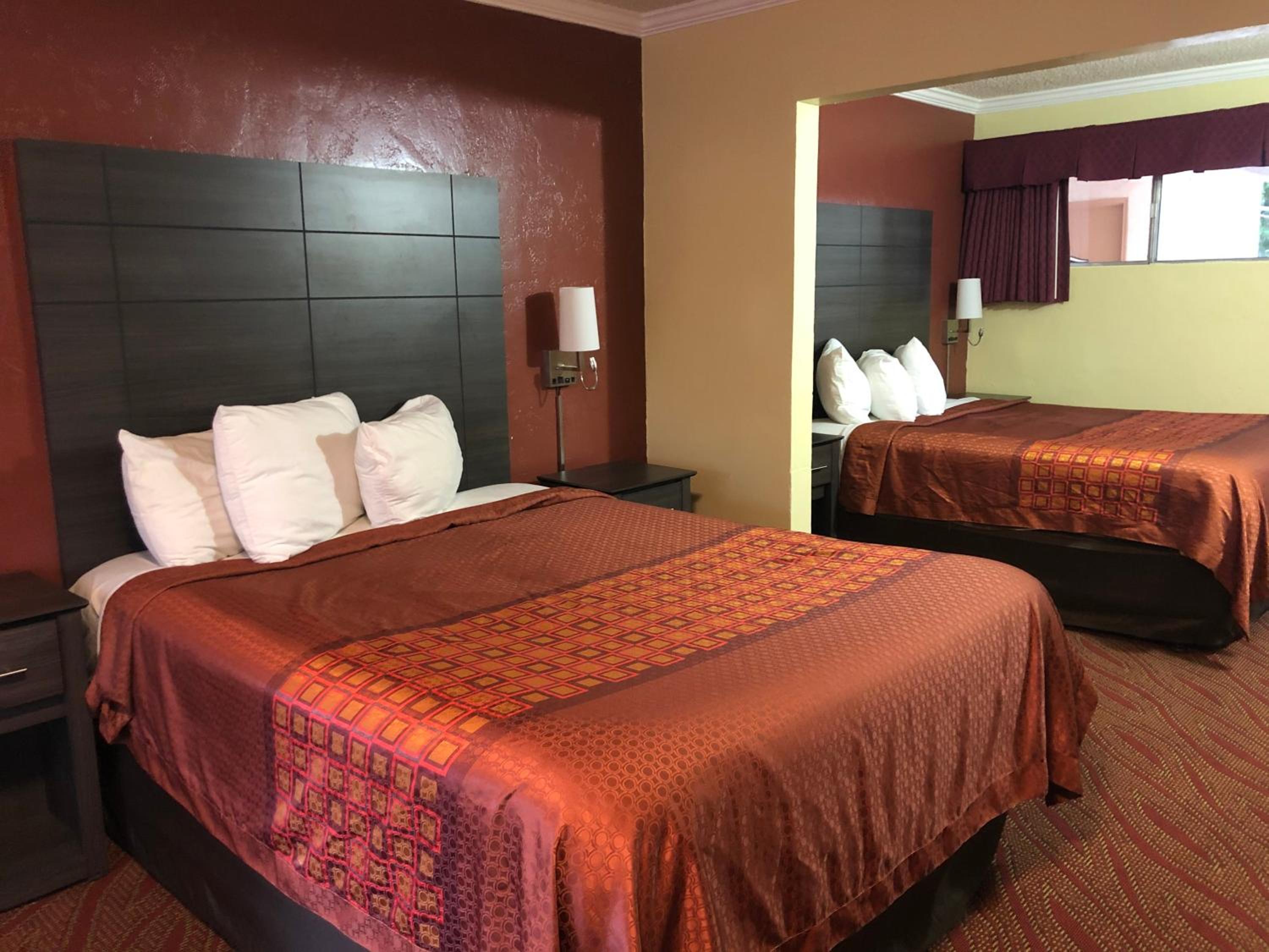 2 Queen Beds Non-Smoking (NO A/C) - Photo 6