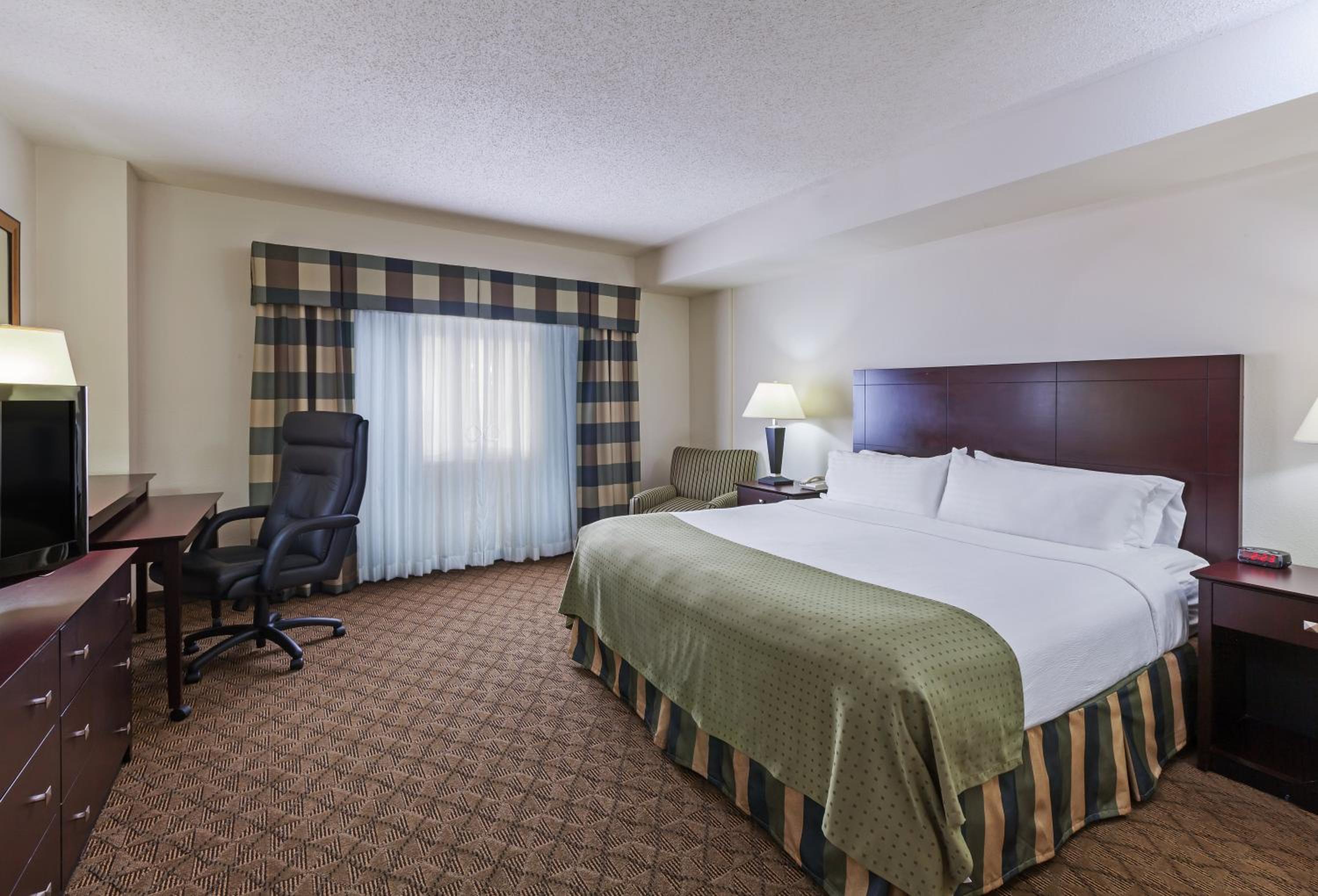 Standard King Room - Photo 4
