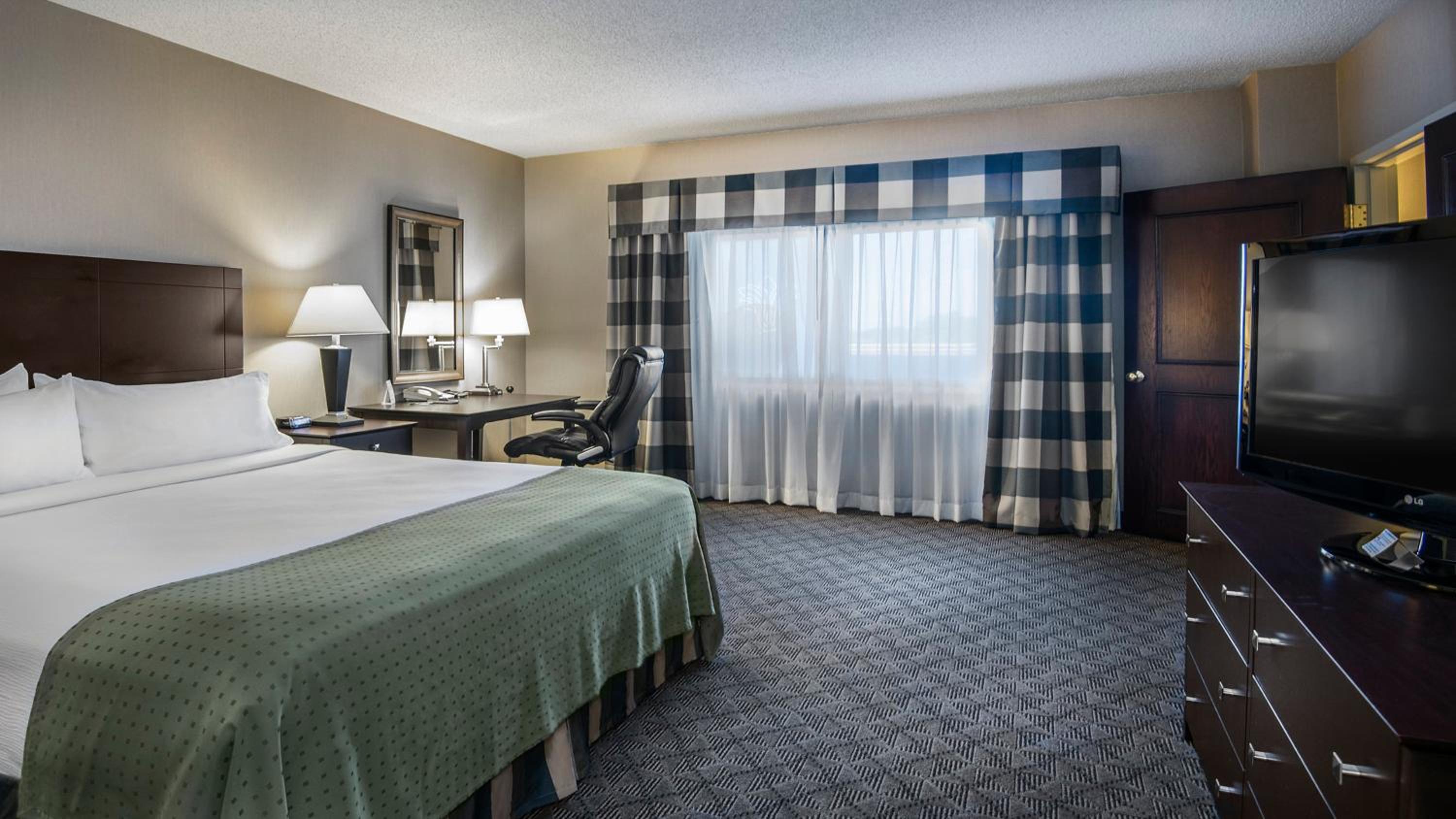 One-Bedroom Suite with Sofa Bed - Photo 7