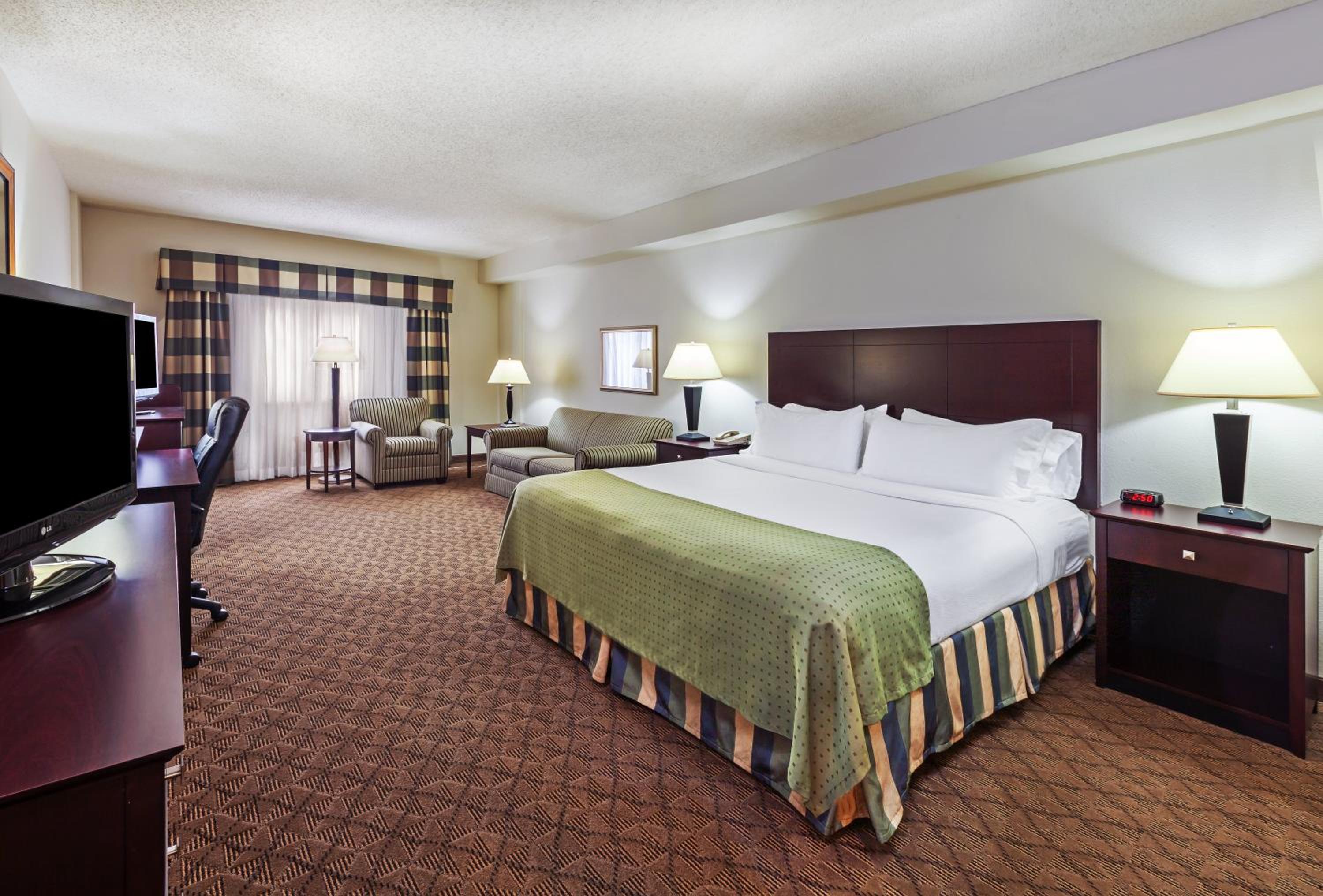 King Suite - Photo 2
