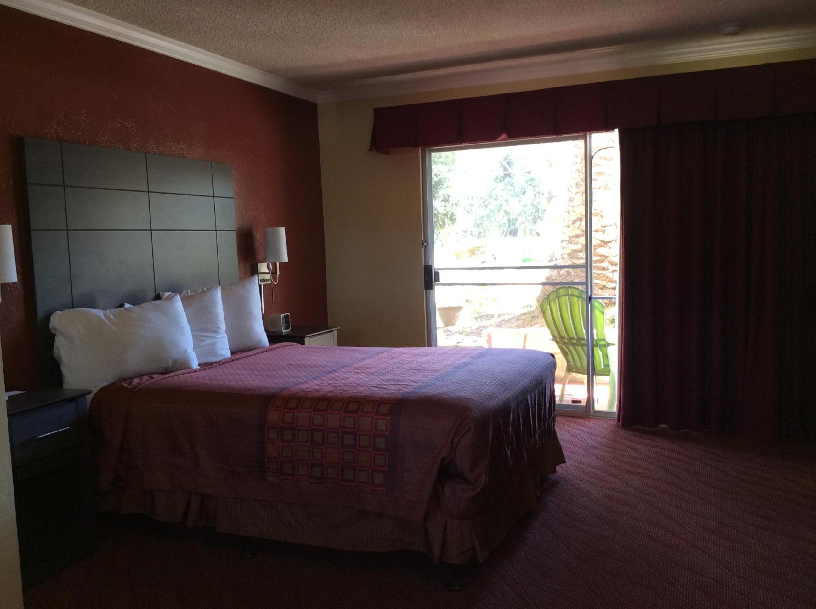 1 King Bed Non-Smoking (NO A/C) - Photo 7