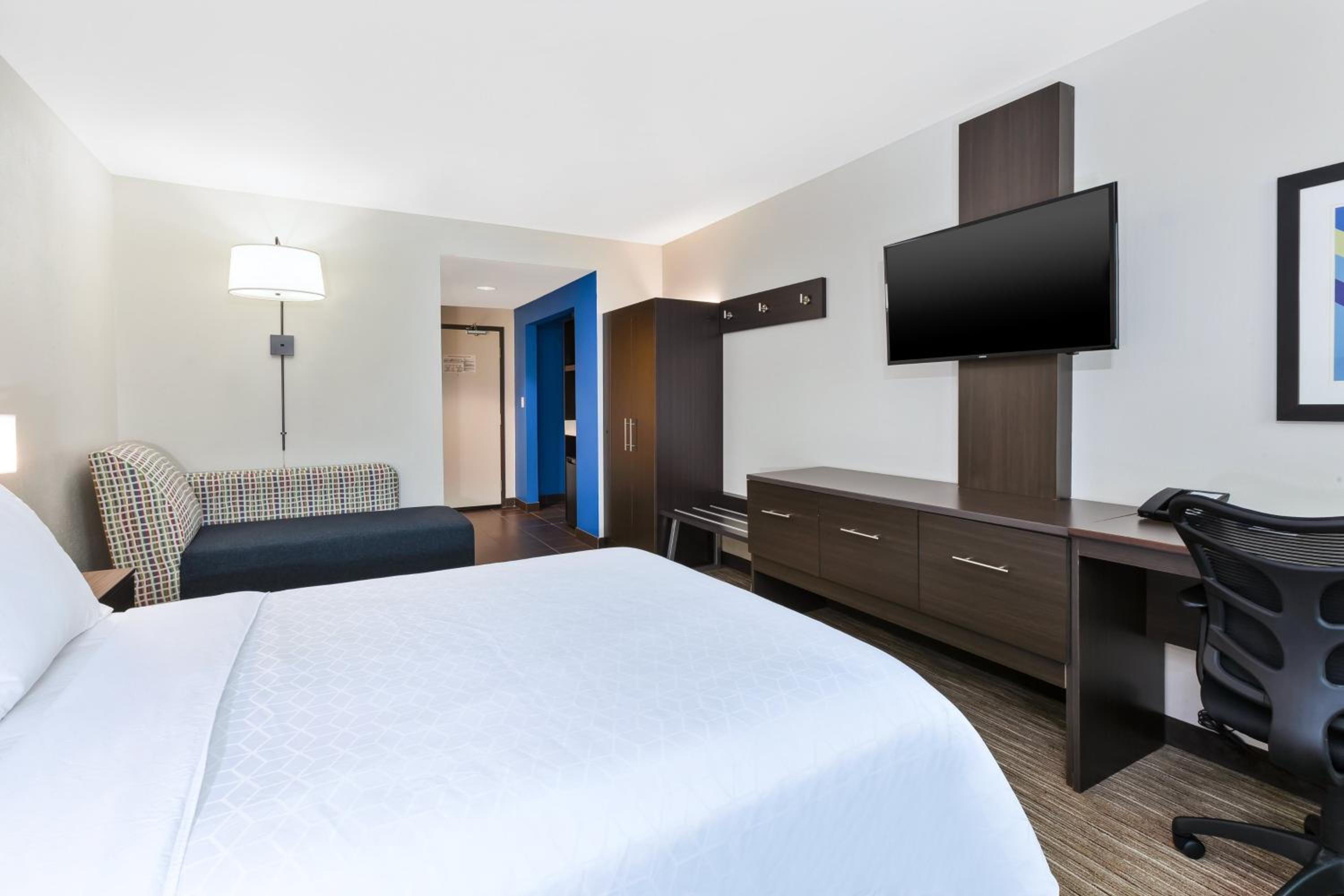 Standard Queen Room - Photo 4