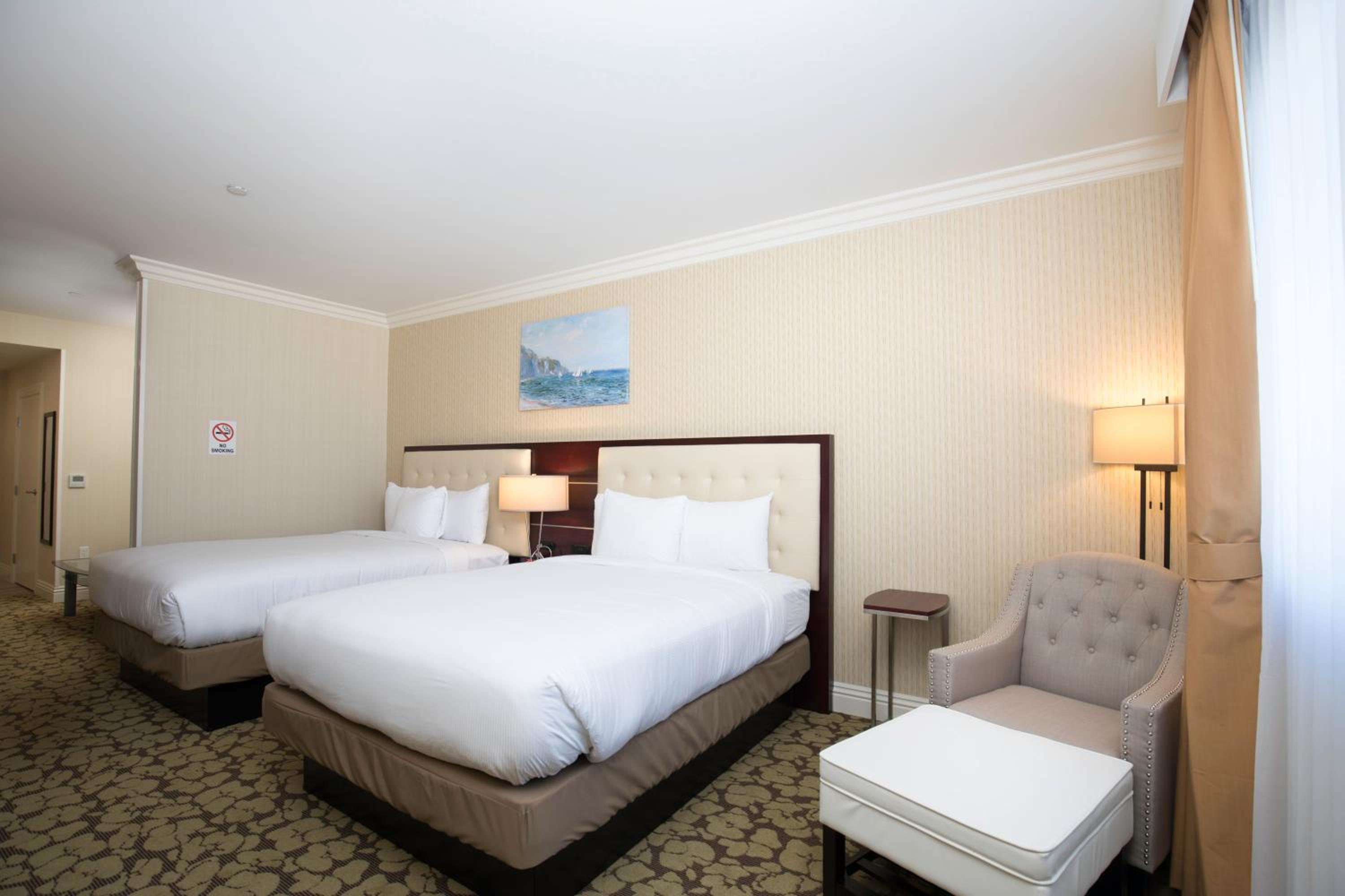 Standard Room with Two Queen Beds photo 3